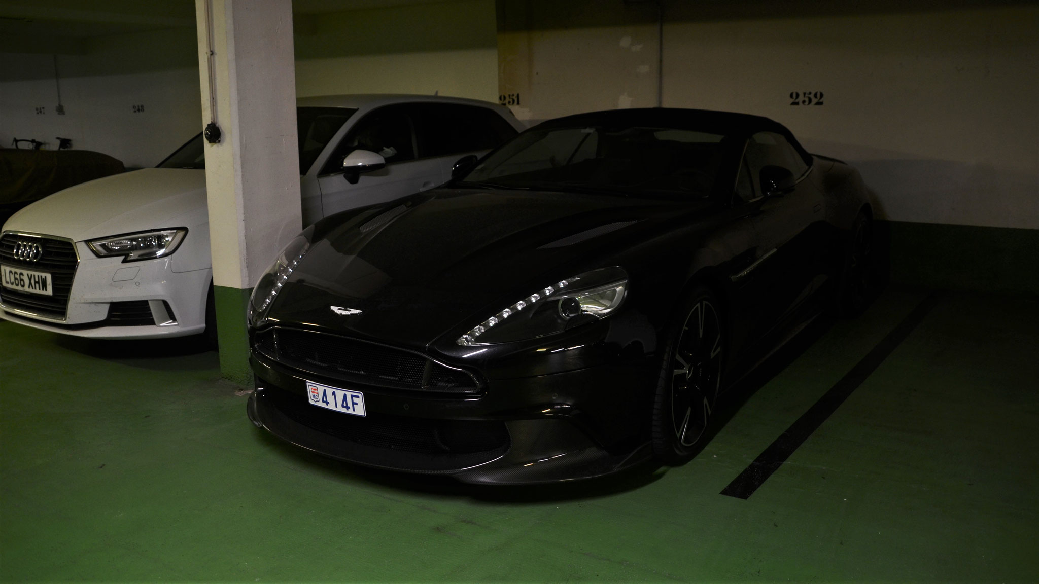 Aston Martin Vanquish Volante -414F (MC)