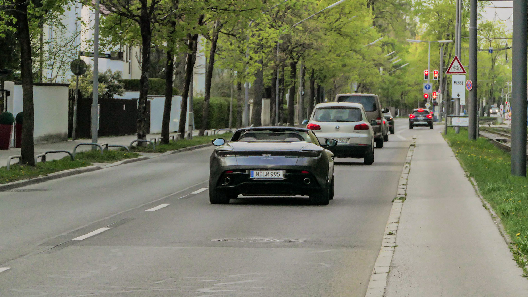 Aston Martin DB11 Volante - M-LM995