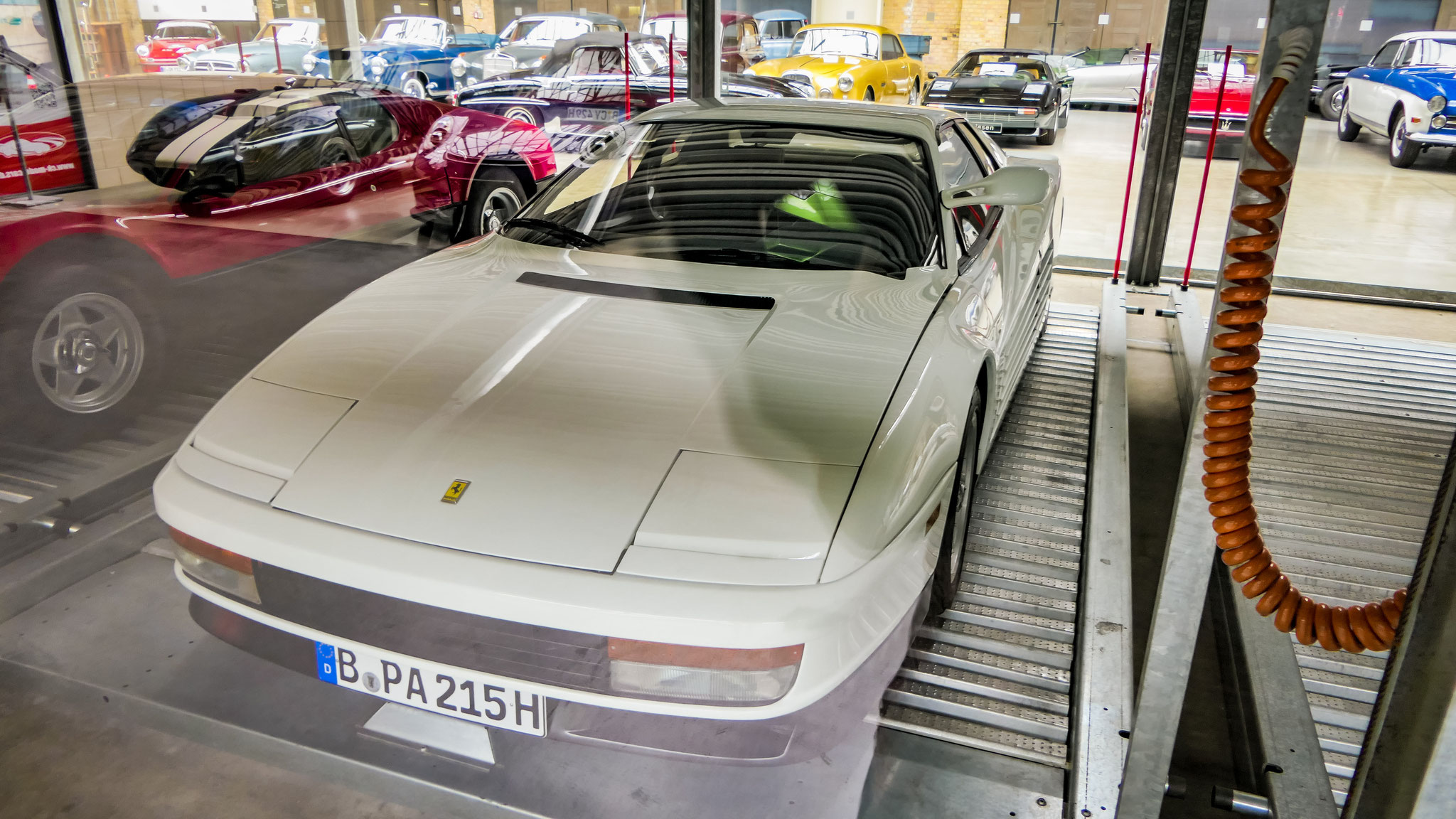 Ferrari testarossa  - B-PA215H
