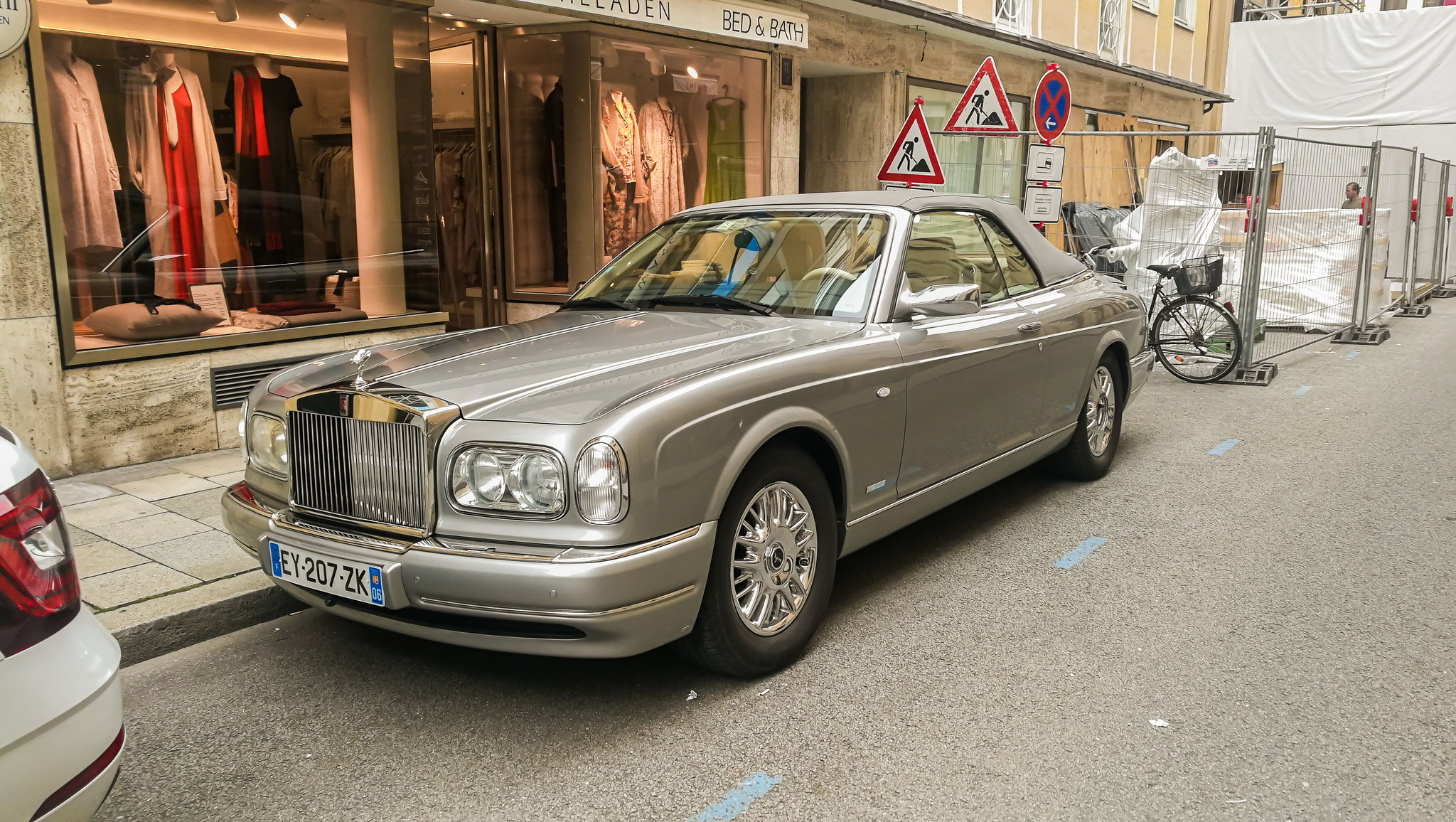 Rolls Royce Corniche V - EY207ZK-06 (FRA)