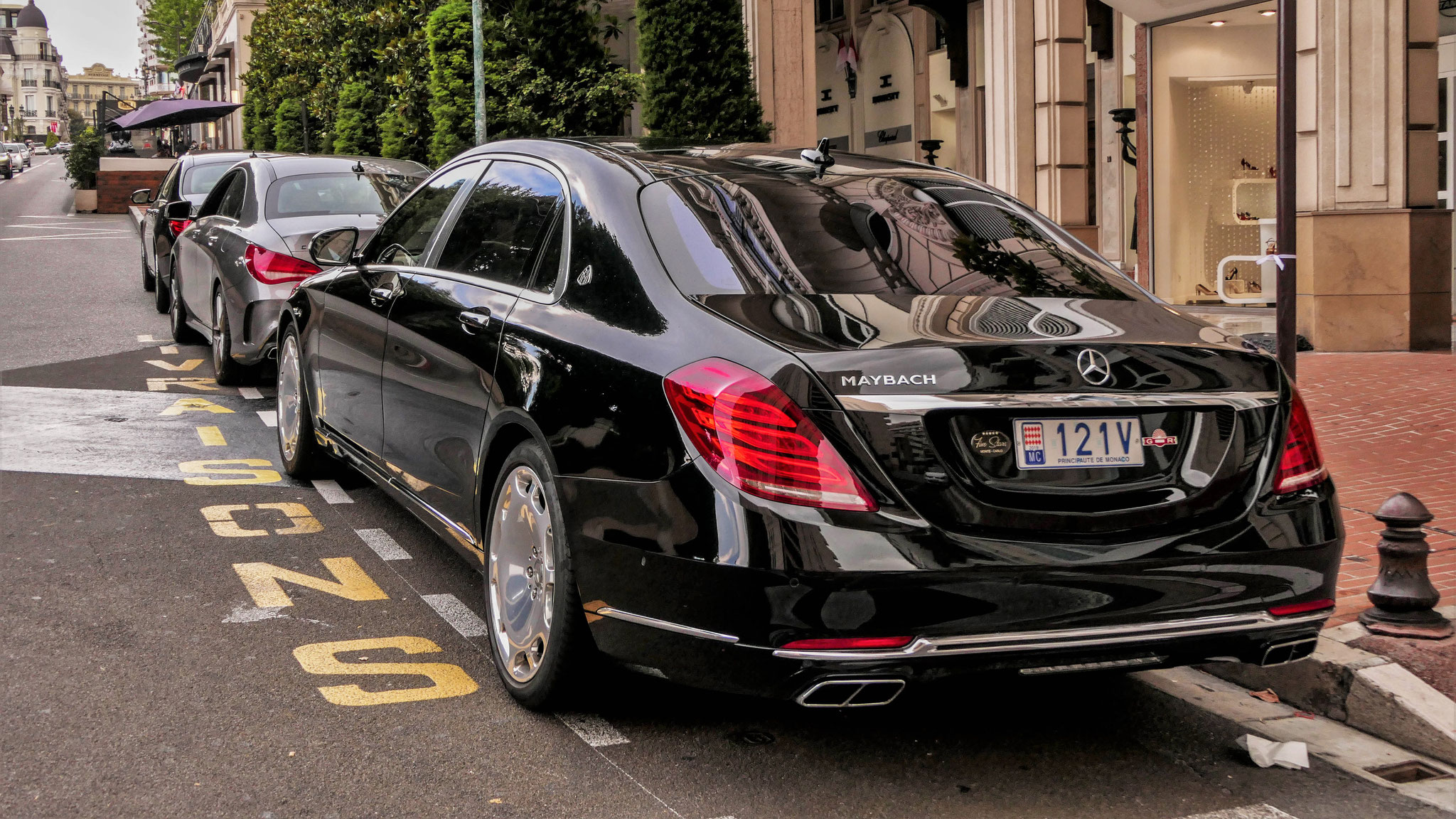 Mercedes Maybach S560 - 121V (MC)