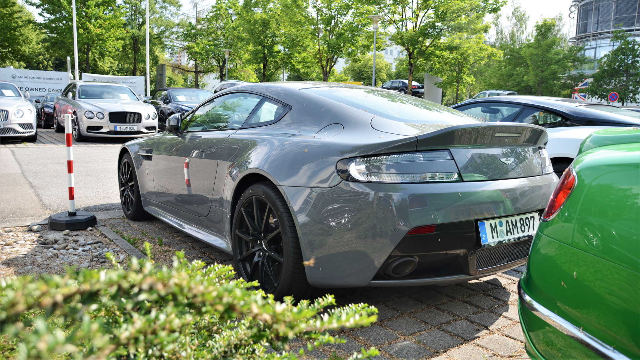 Aston Martin Vantage V12 - M-AM897