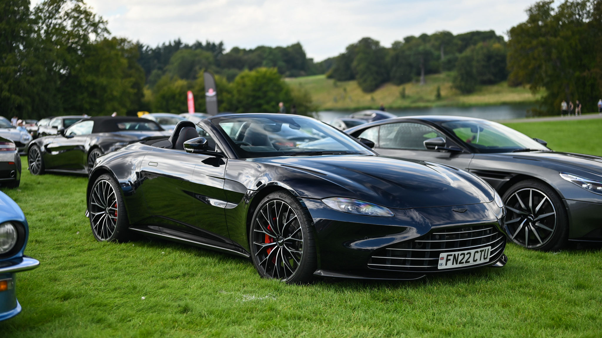 Aston Martin Vantage Volante - FN22CTU (GB)