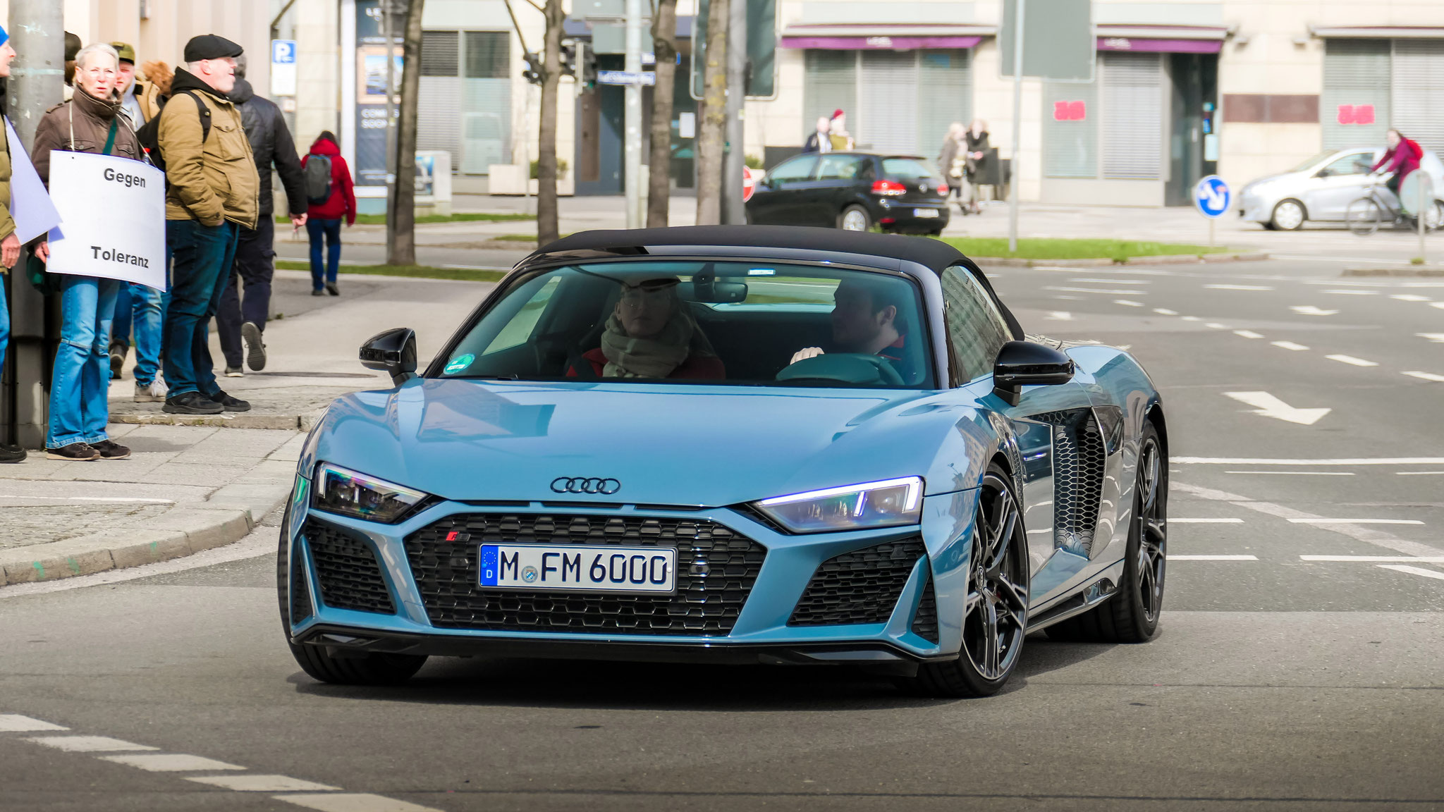 Audi R8 V10 Spyder - M-FM6000