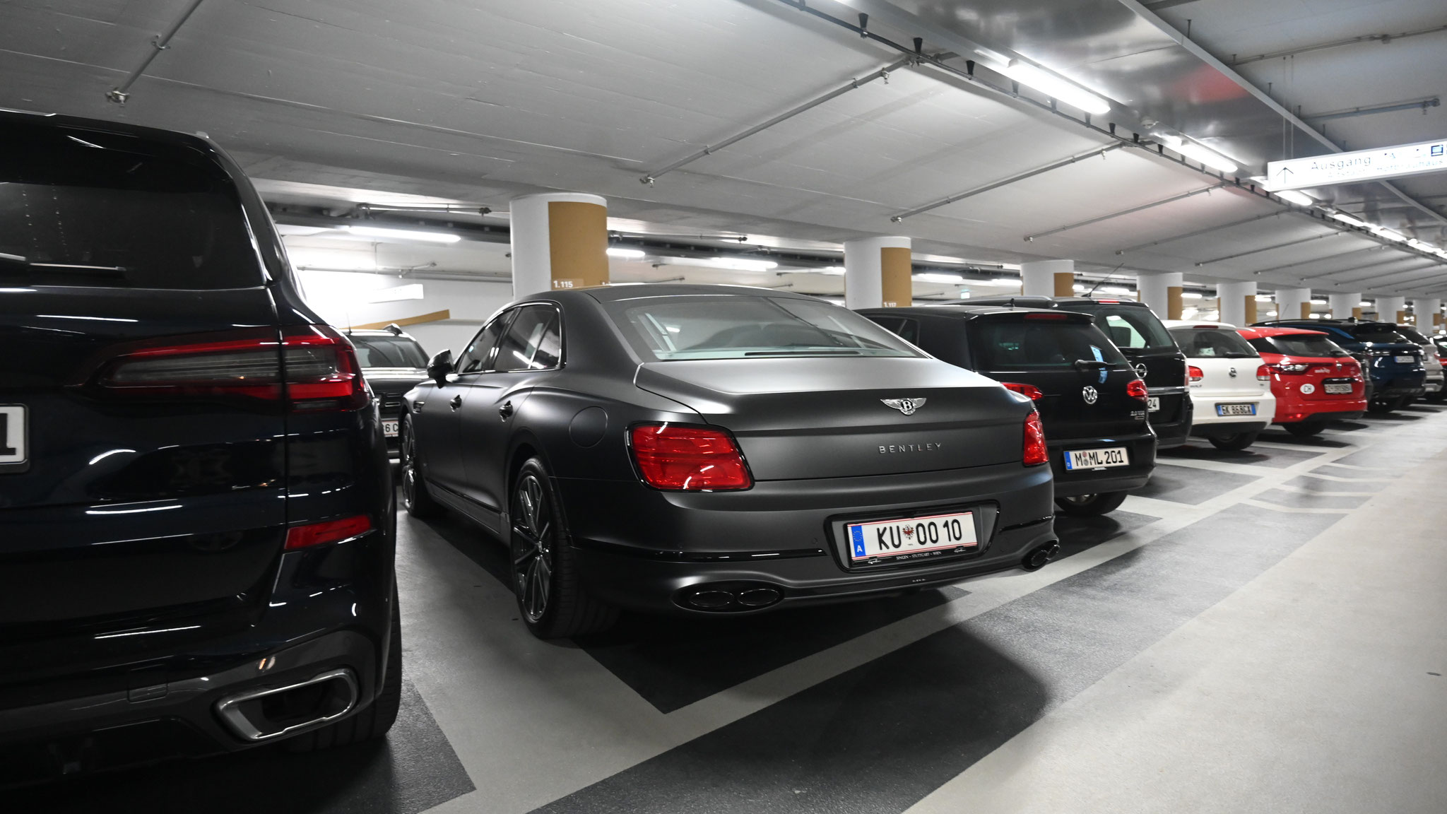 Bentley Flying Spur - KU-OO10 (AUT)