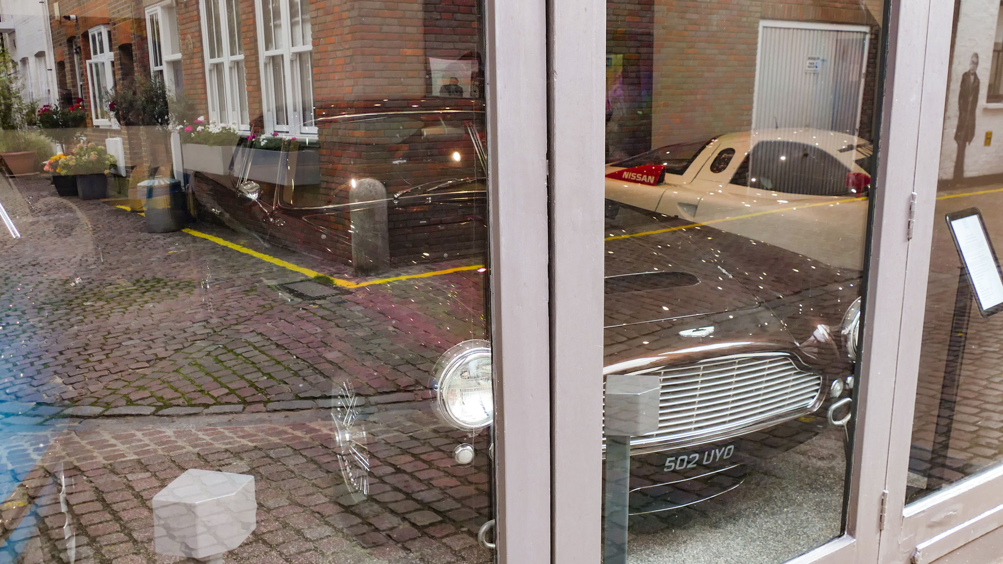 Aston Martin DB4 - 502UYO (GB)