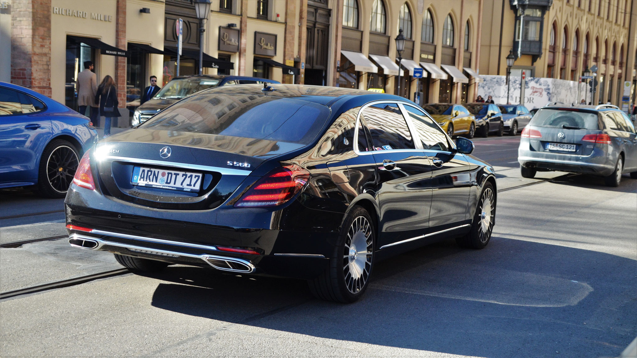 Mercedes Maybach S560 - ARN-DT717