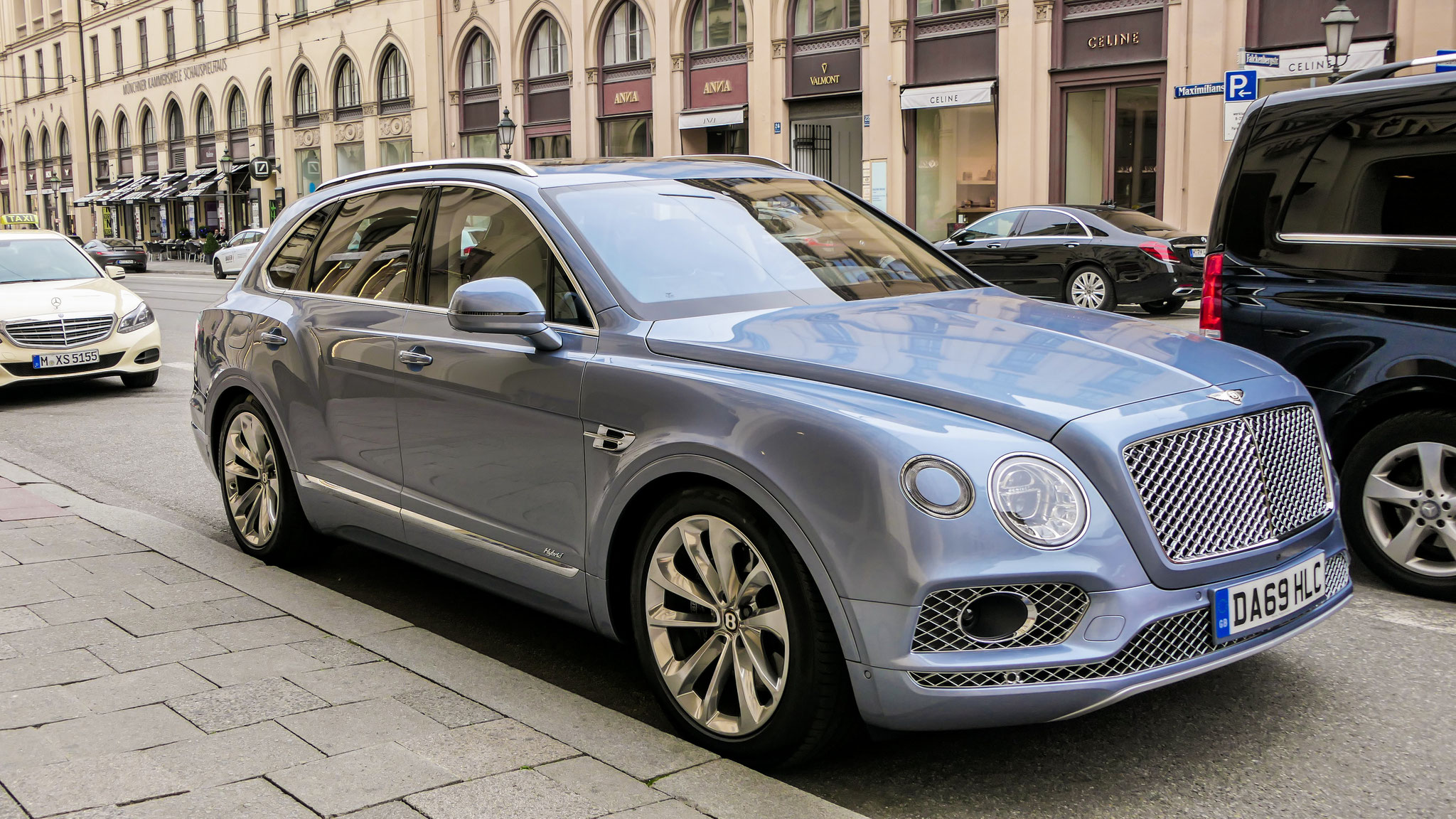 Bentley Bentayga Hybrid - DA69HLC (GB)