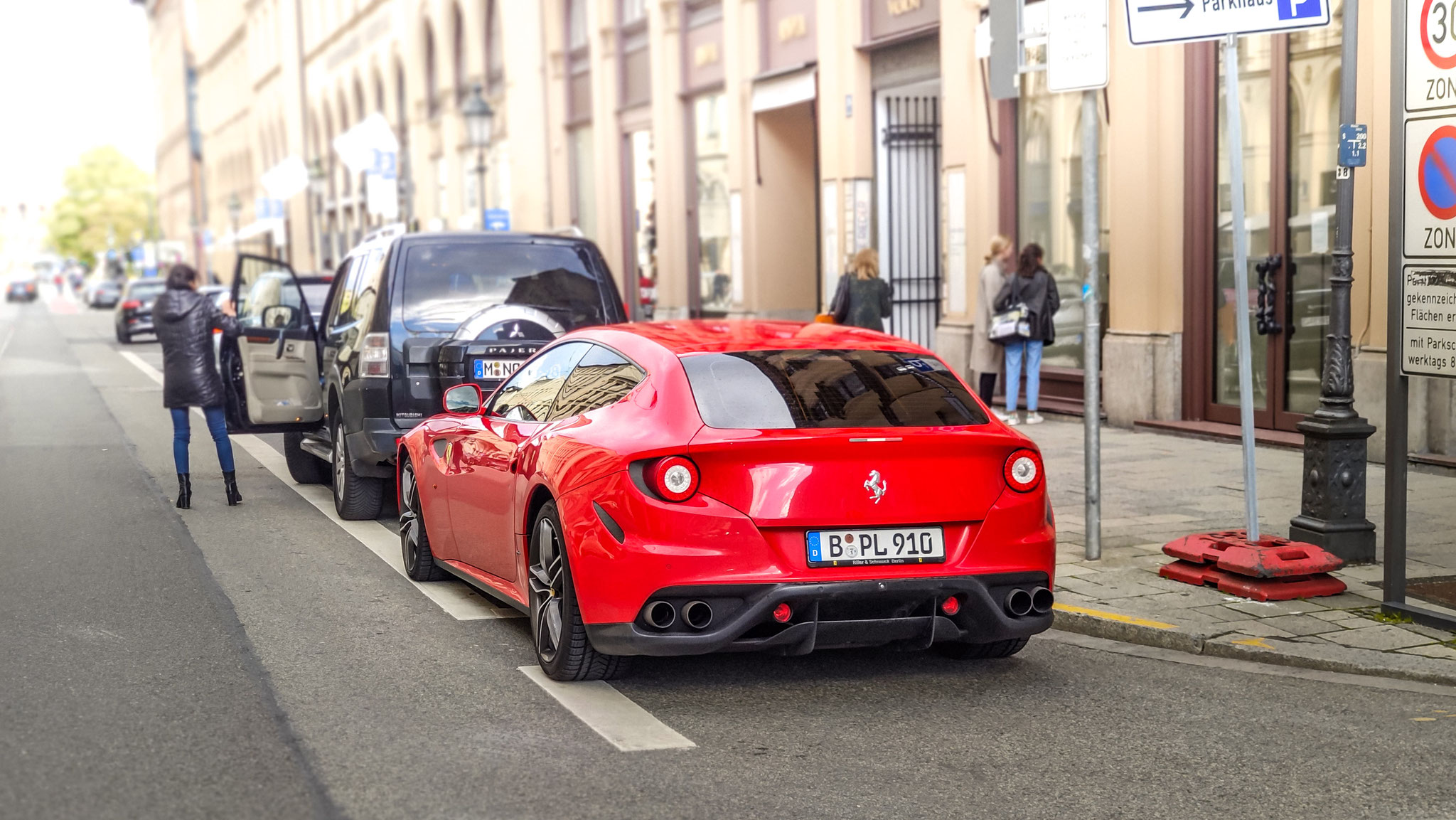 Ferrari FF - B-PL910