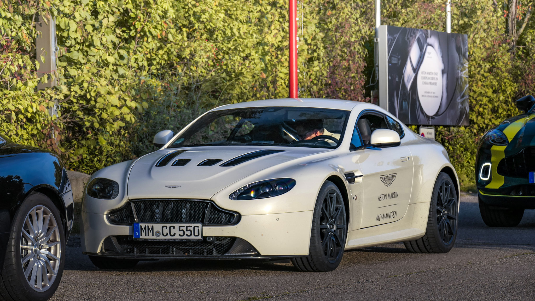 Aston Martin Vantage V12 - MM-CC550