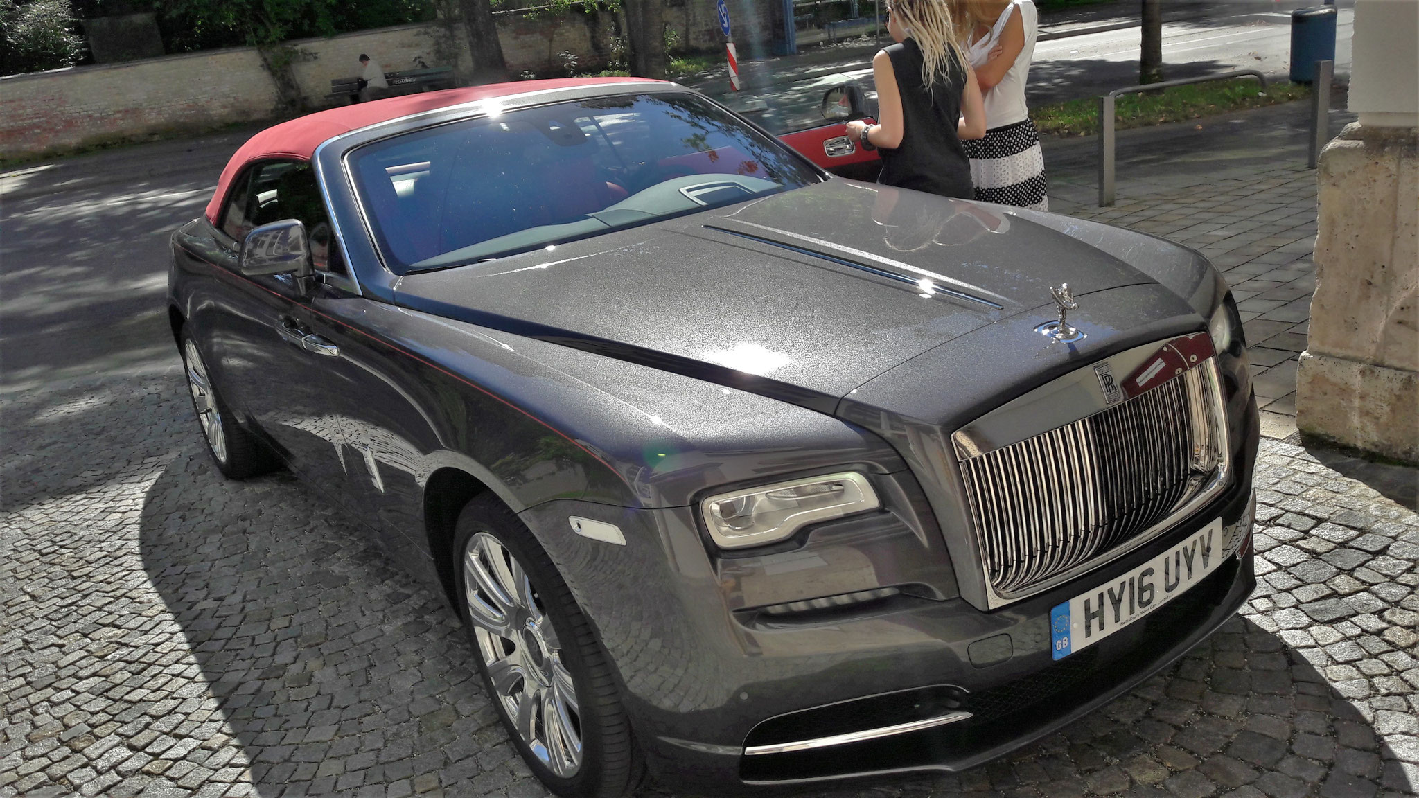 Rolls Royce Dawn - HY16UYV (GB)