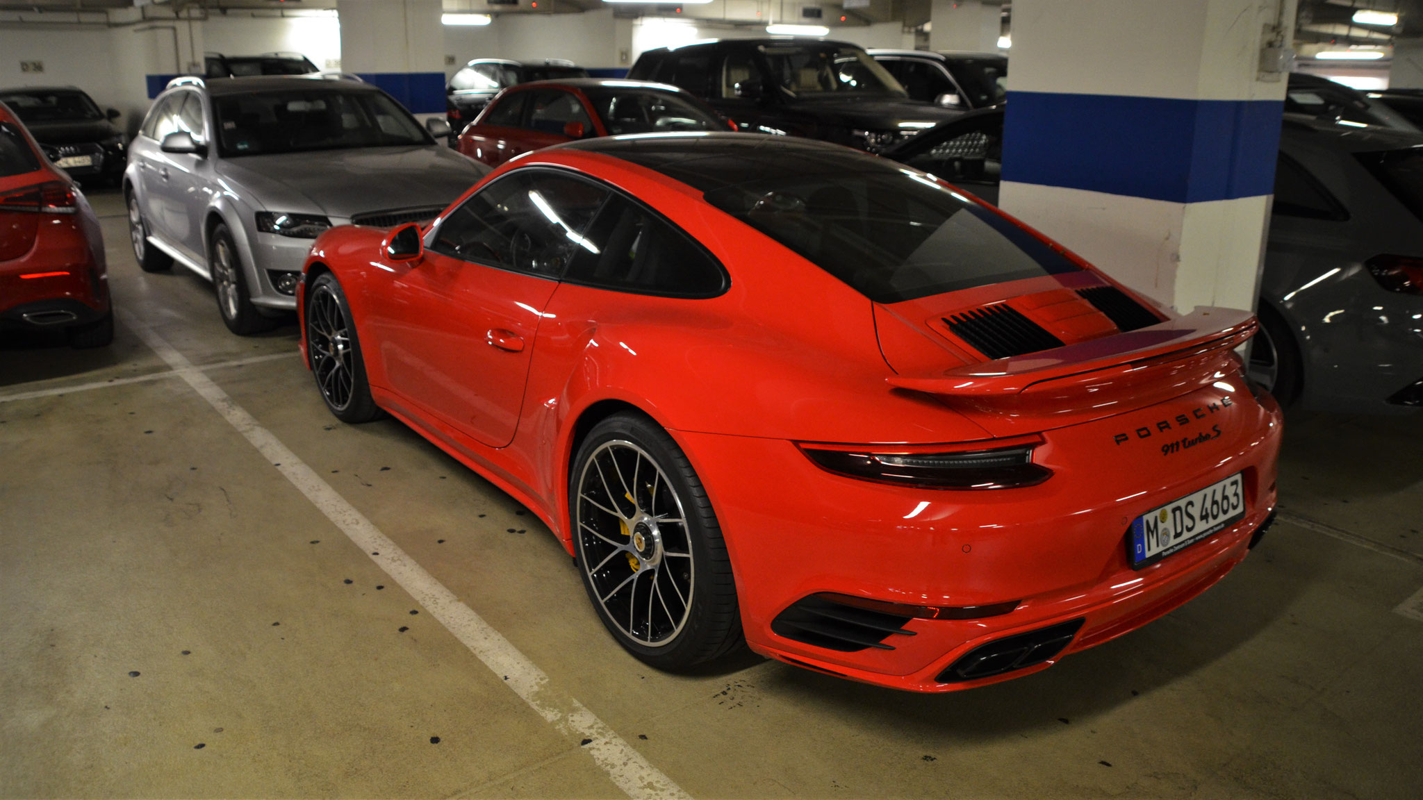 Porsche 911 Turbo S - M-DS4663