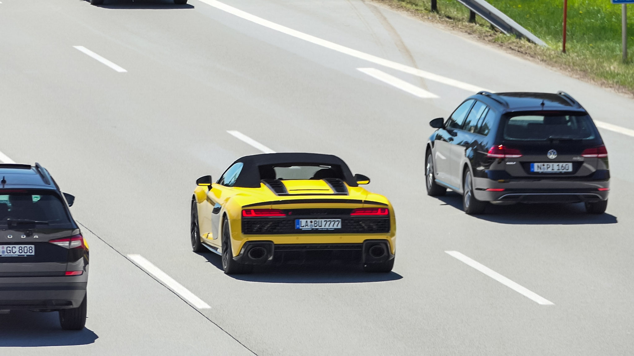 Audi R8 V10 Spyder - LA-BU7777