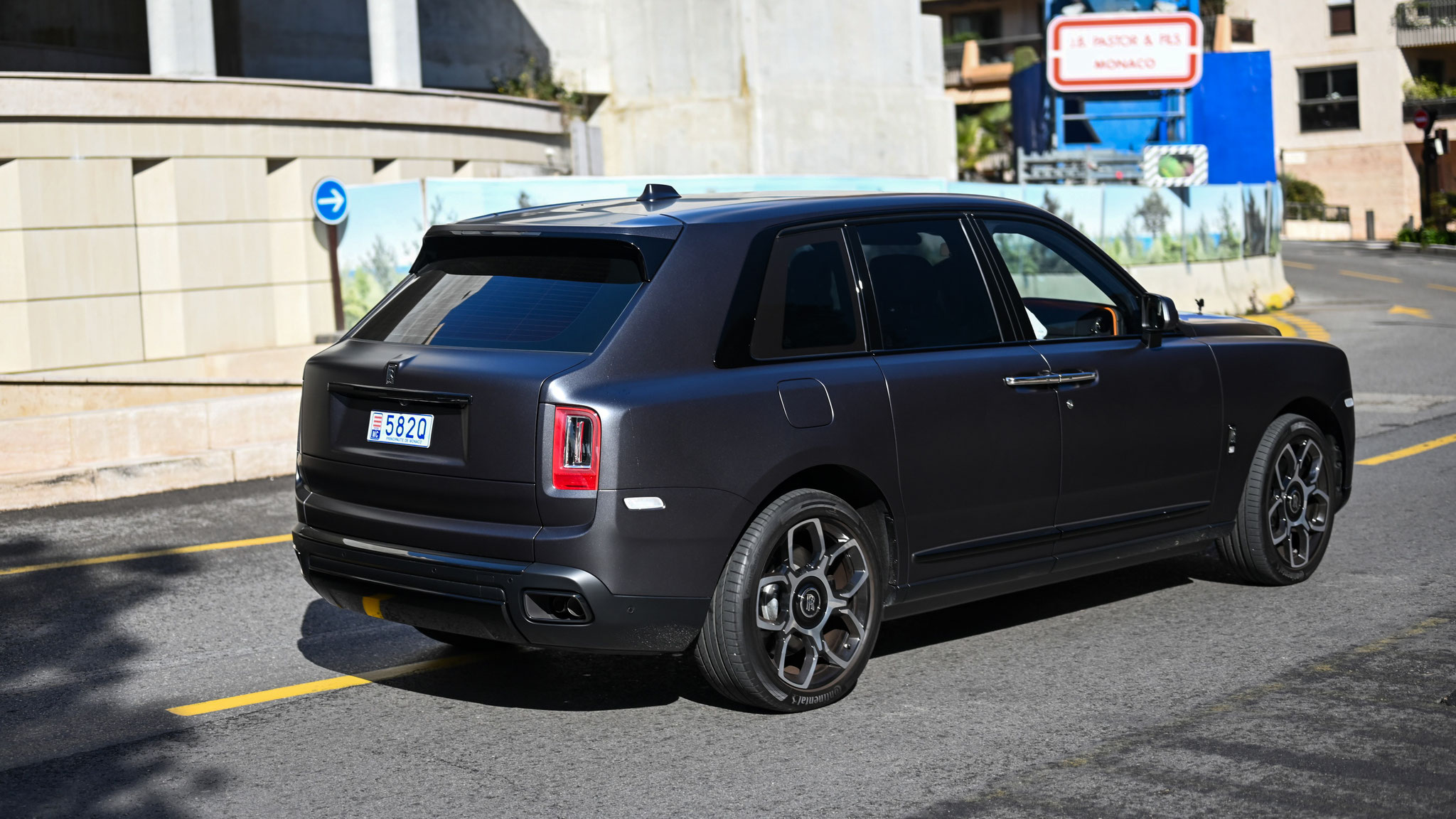 Rolls Royce Cullinan - 582Q (MC)