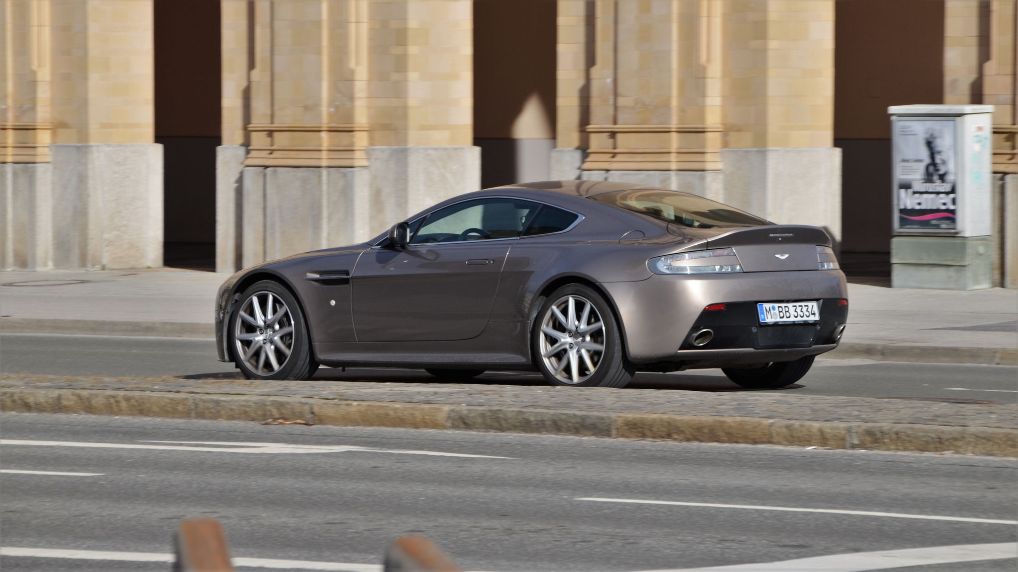 Aston Martin Vantage V8 - M-BB3334