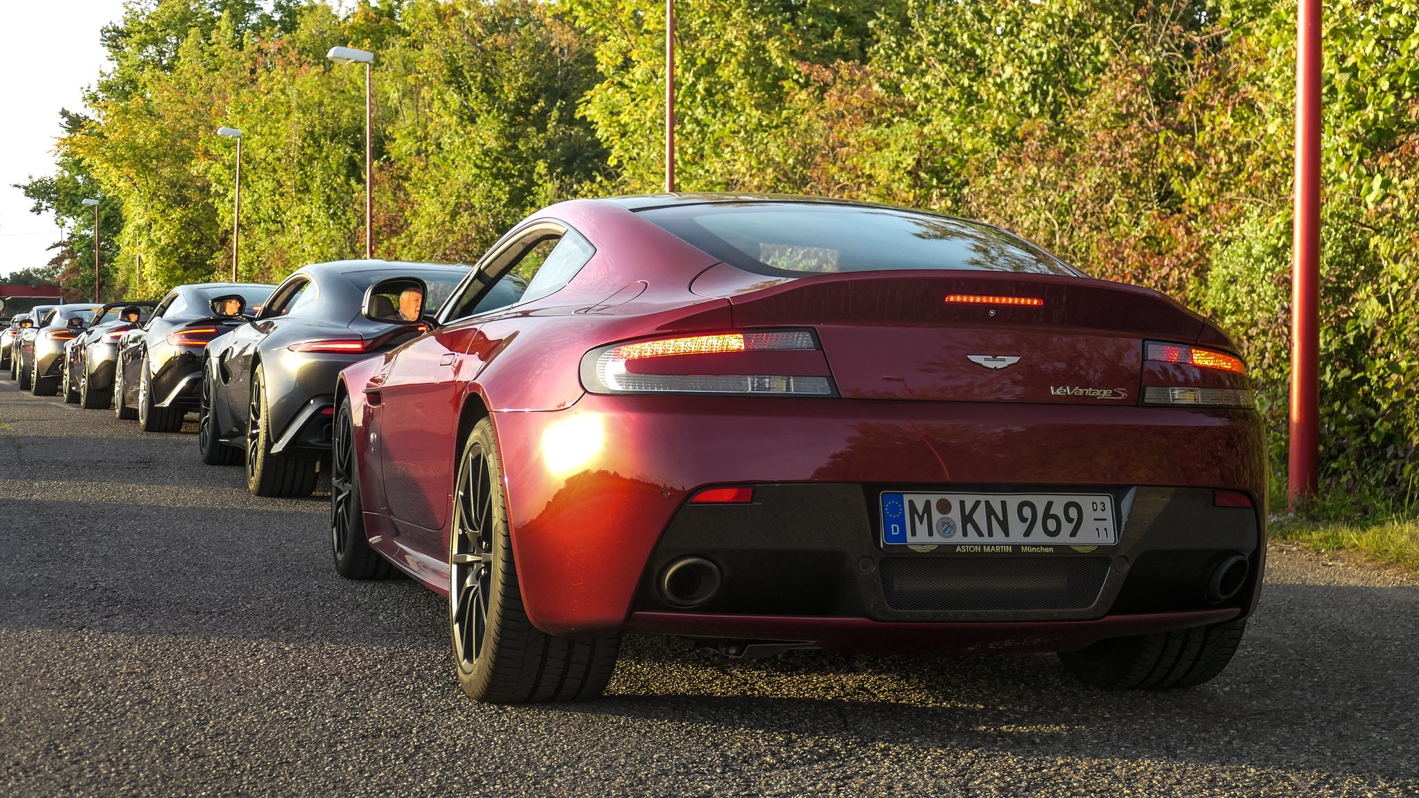 Aston Martin Vantage V12 - M-KN969
