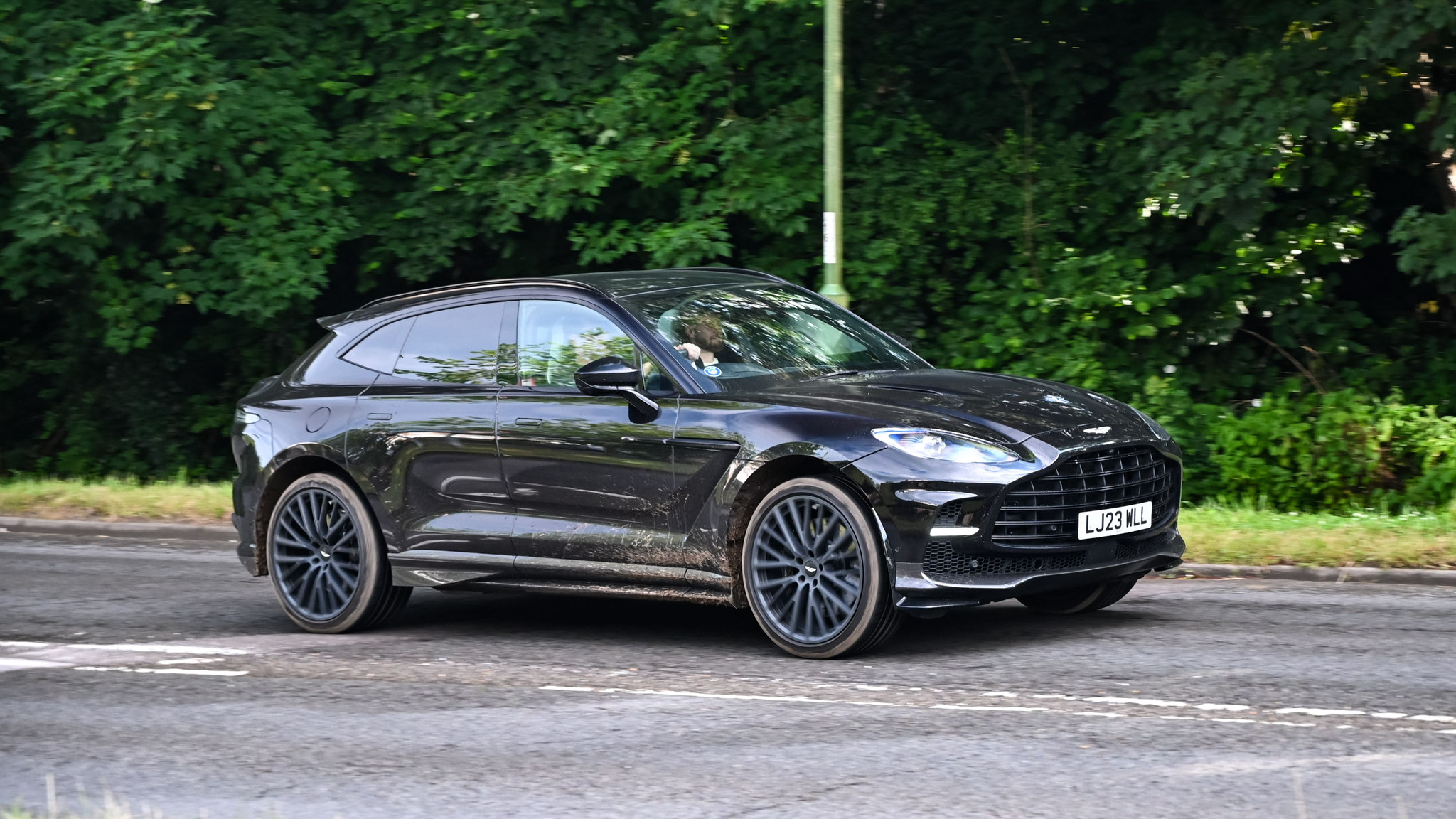 Aston Martin DBX 707 - LJ23WLL (GB)