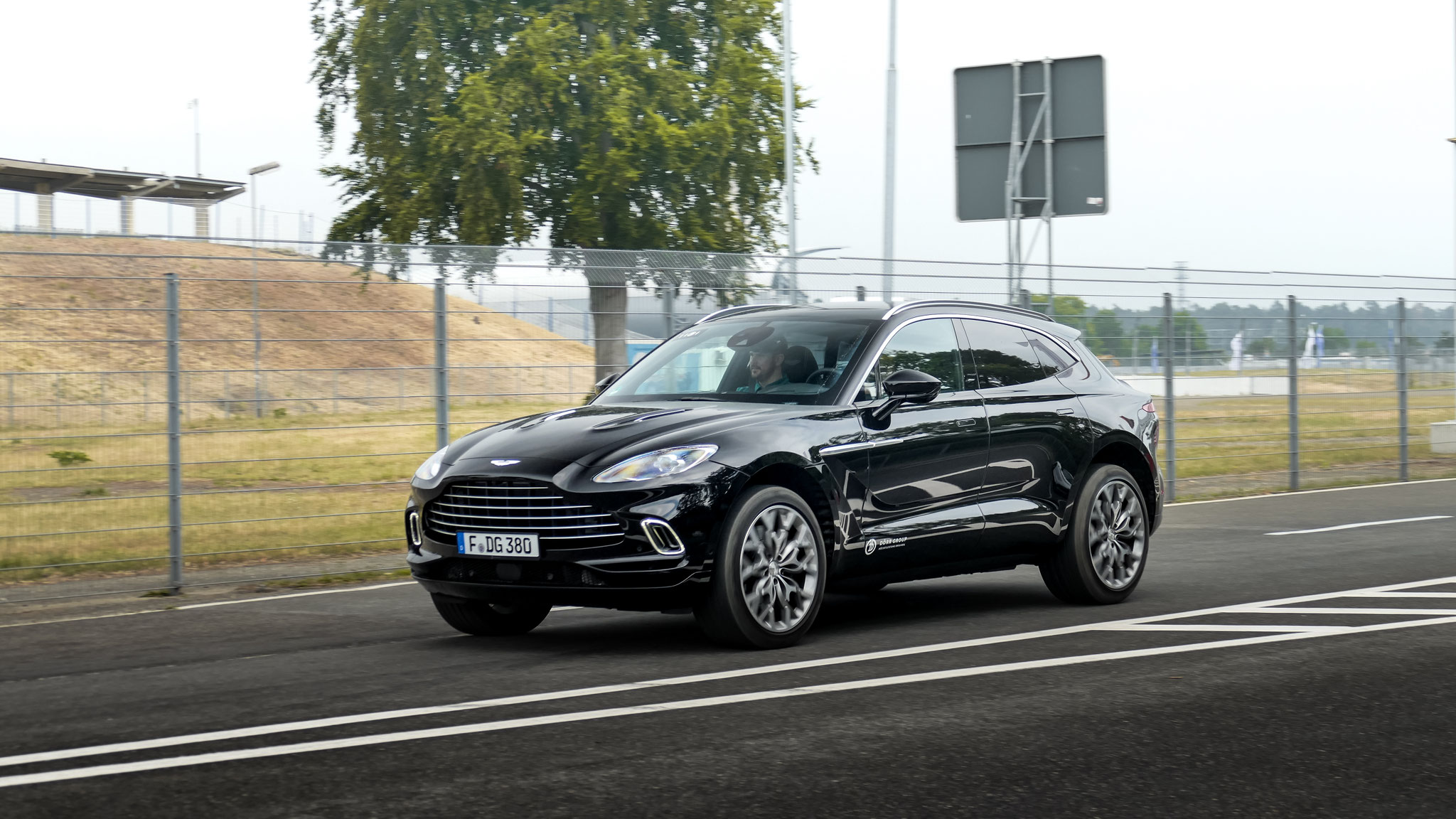 Aston Martin DBX - F-AM380