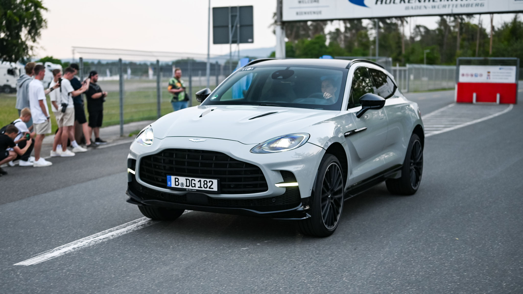 Aston Martin DBX 707 - B-DG182