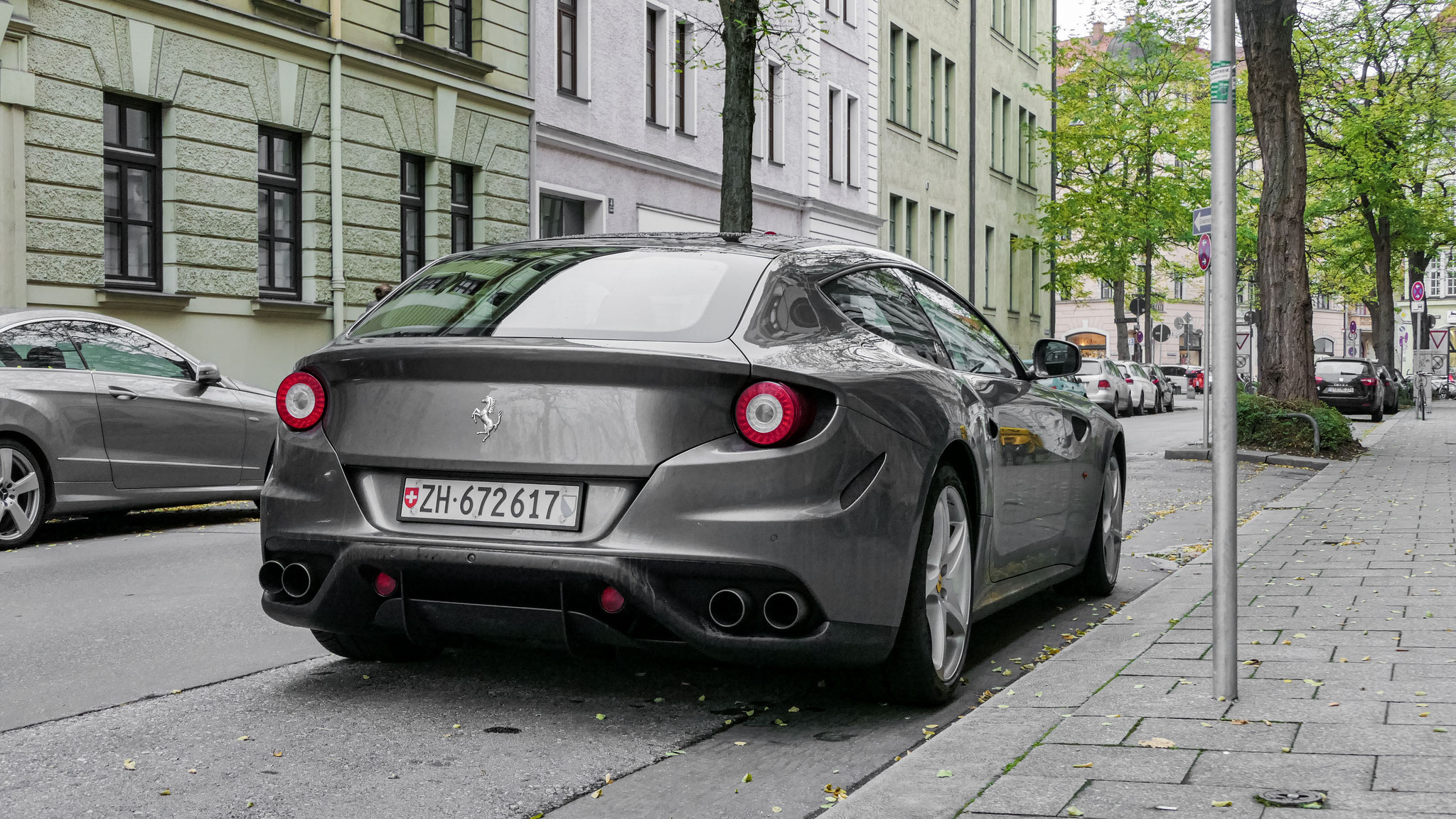 Ferrari FF - ZH672617 (CH)