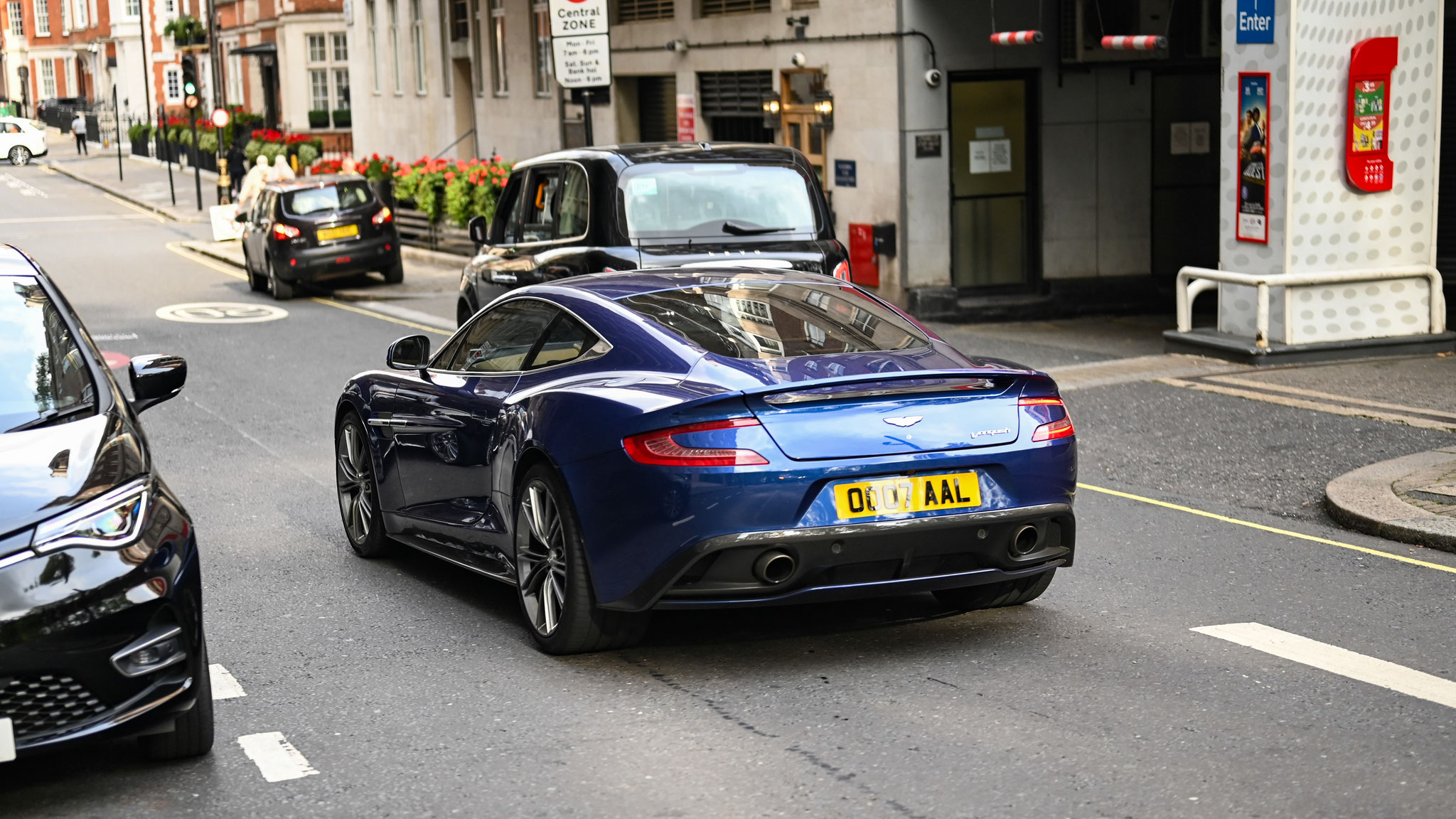 Aston Martin Vanquish - OO07AAL (GB)