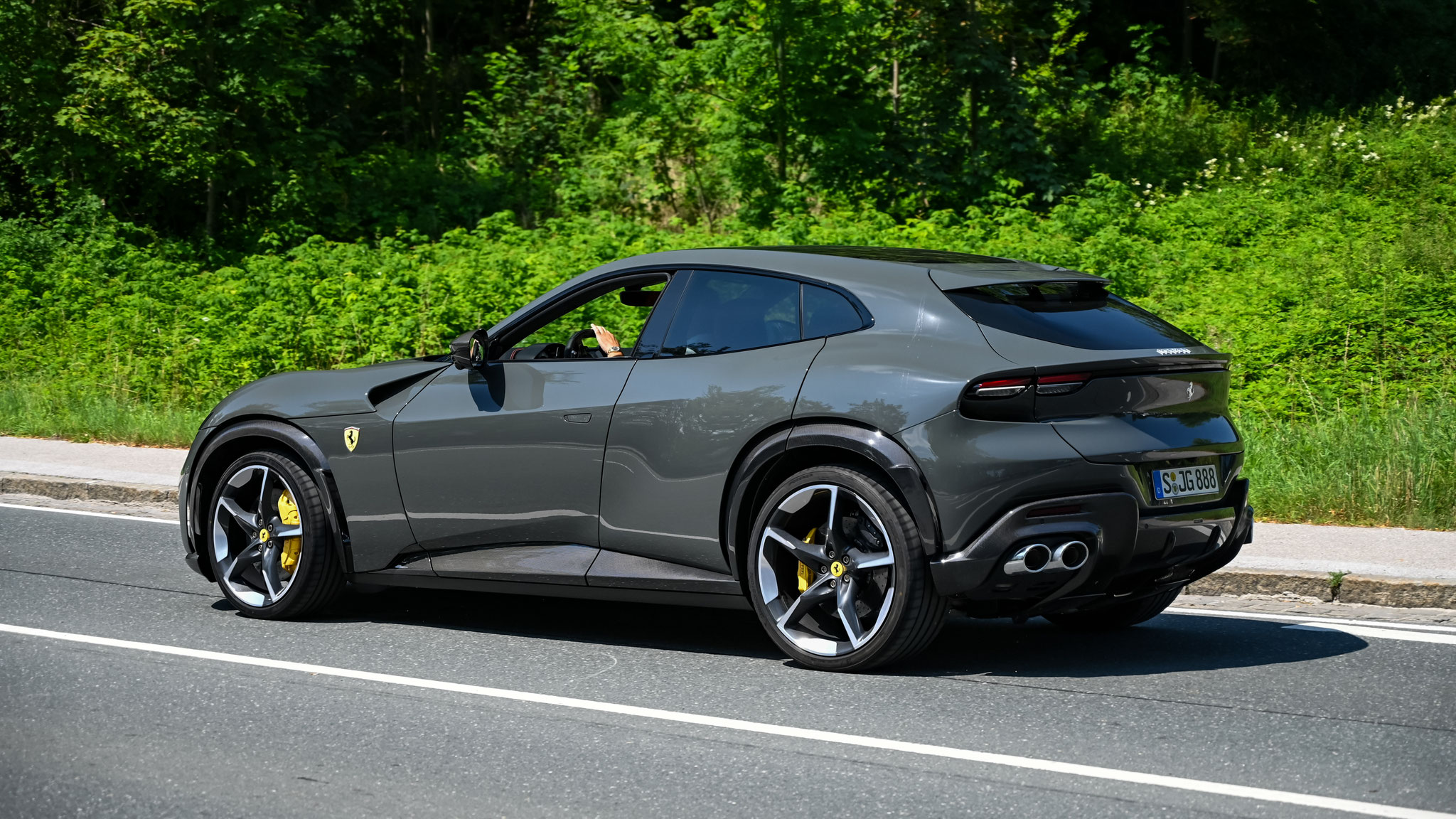 Ferrari Purosangue - S-JG888