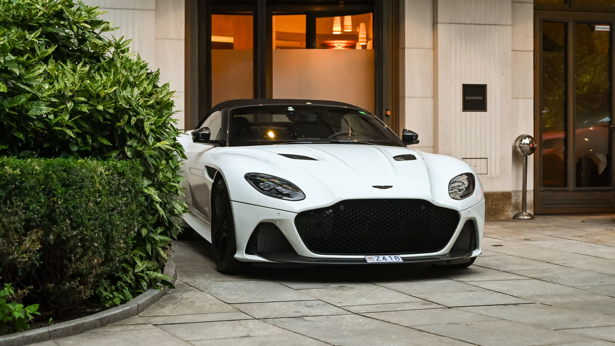 Aston Martin DBS Superleggera Volante - Z418 (MC)