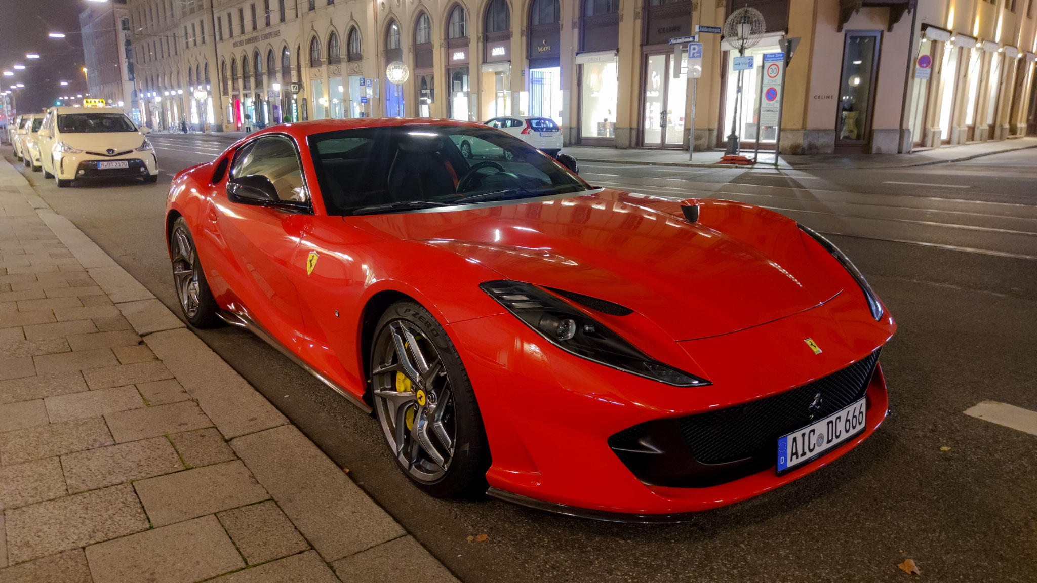 Ferrari 812 Superfast - AIC-DC666