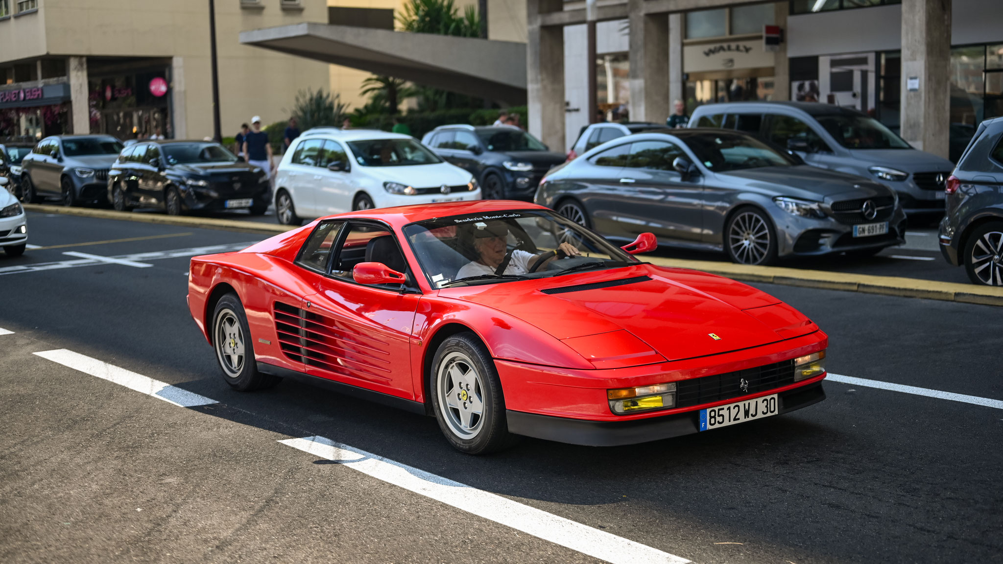 Ferrari testarossa - 8512WJ30 (FRA)