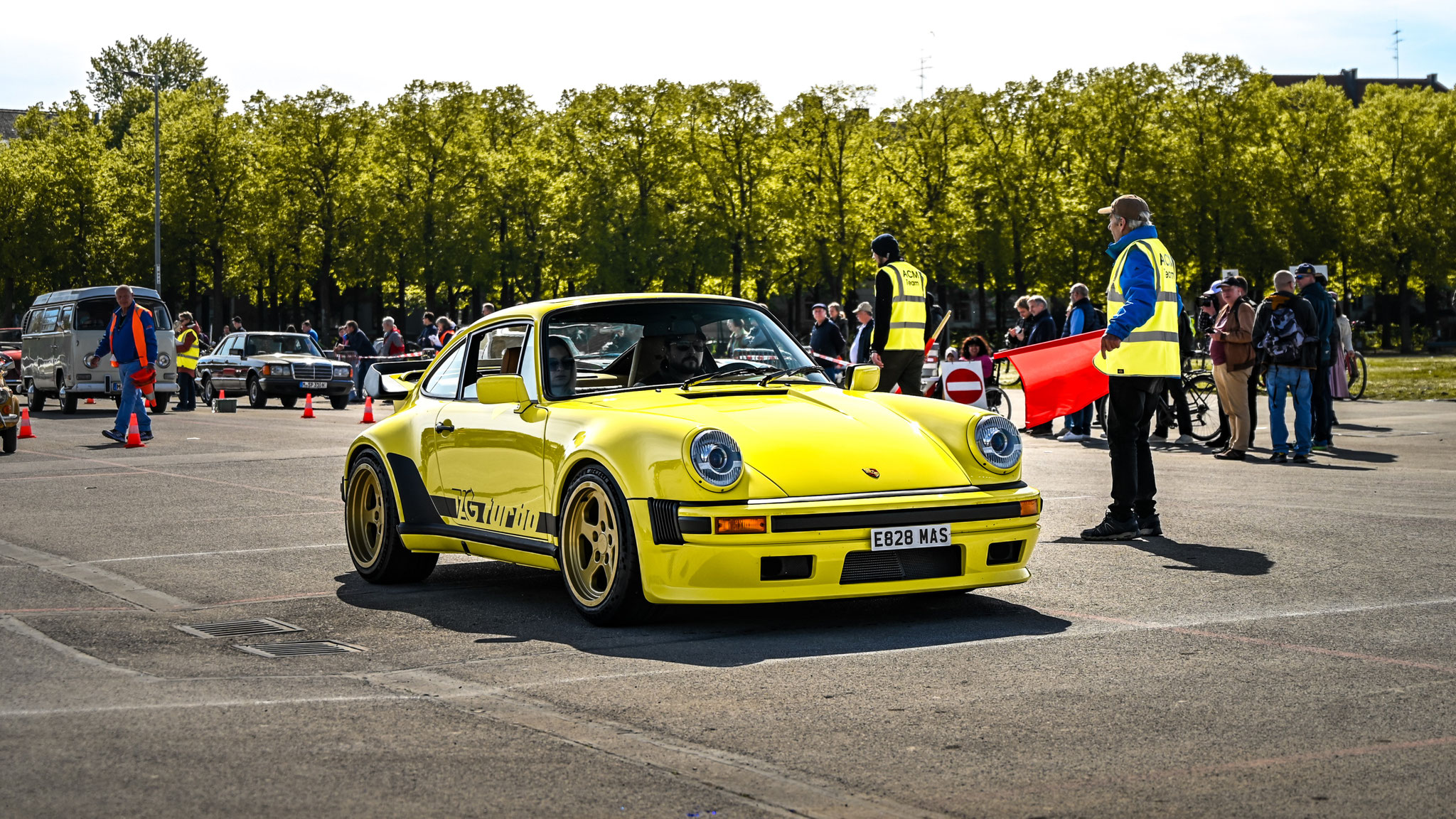 Porsche 930 Tag Turbo Lanzante - E828MAS (GB)