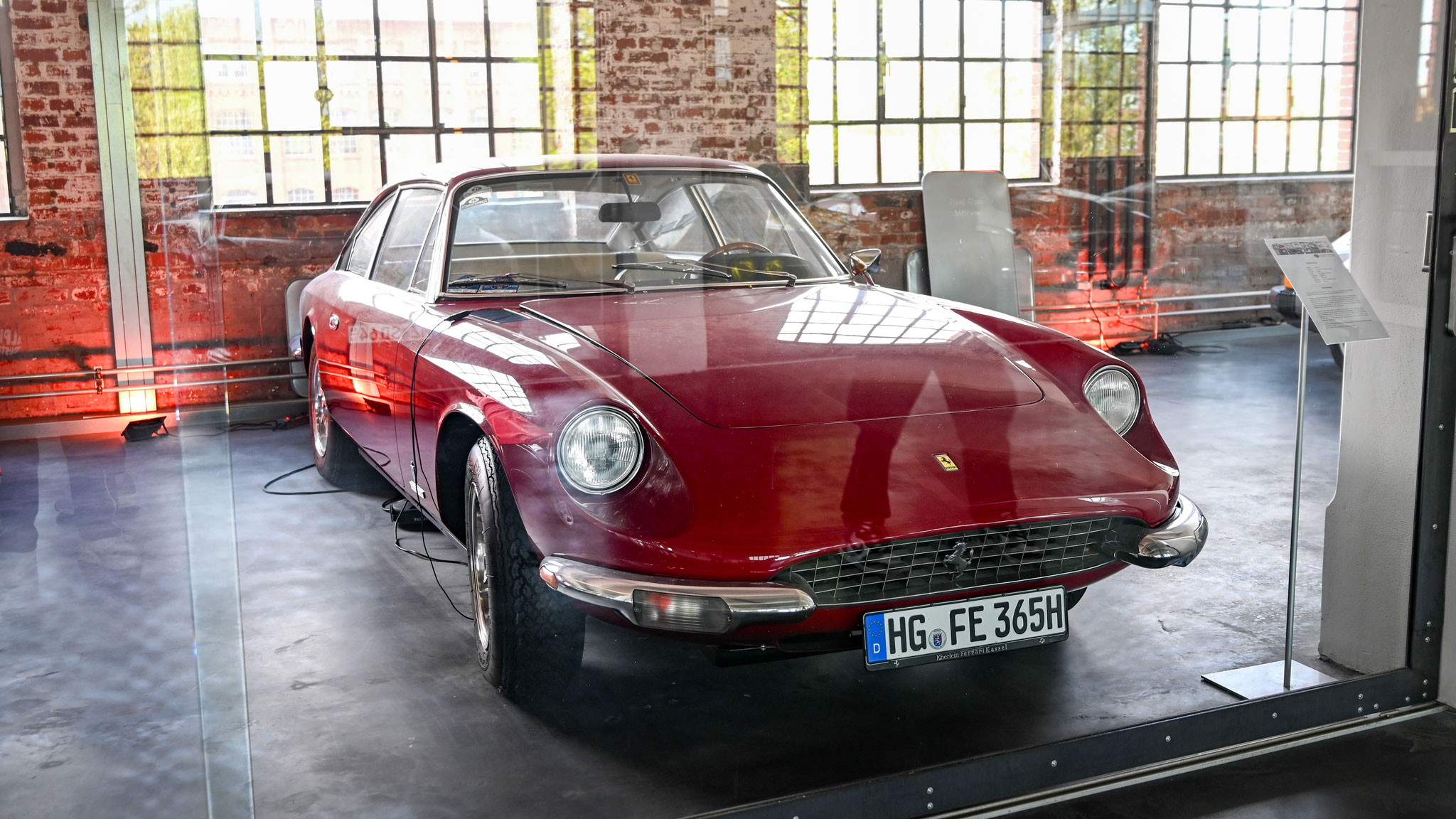 Ferrari 365 GT 2+2 - HG-FE365H