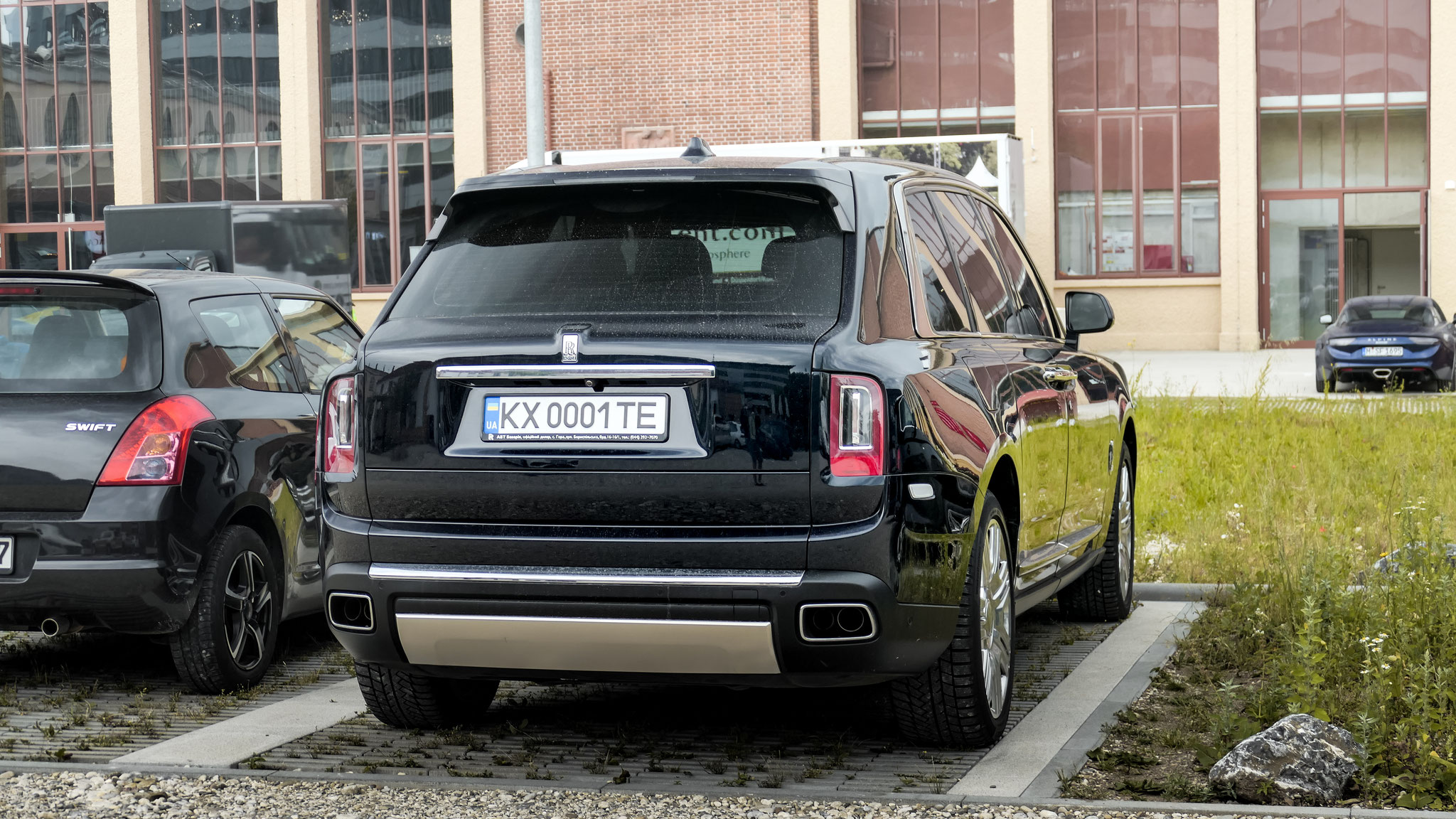 Rolls Royce Cullinan - KX0001TE (UA)