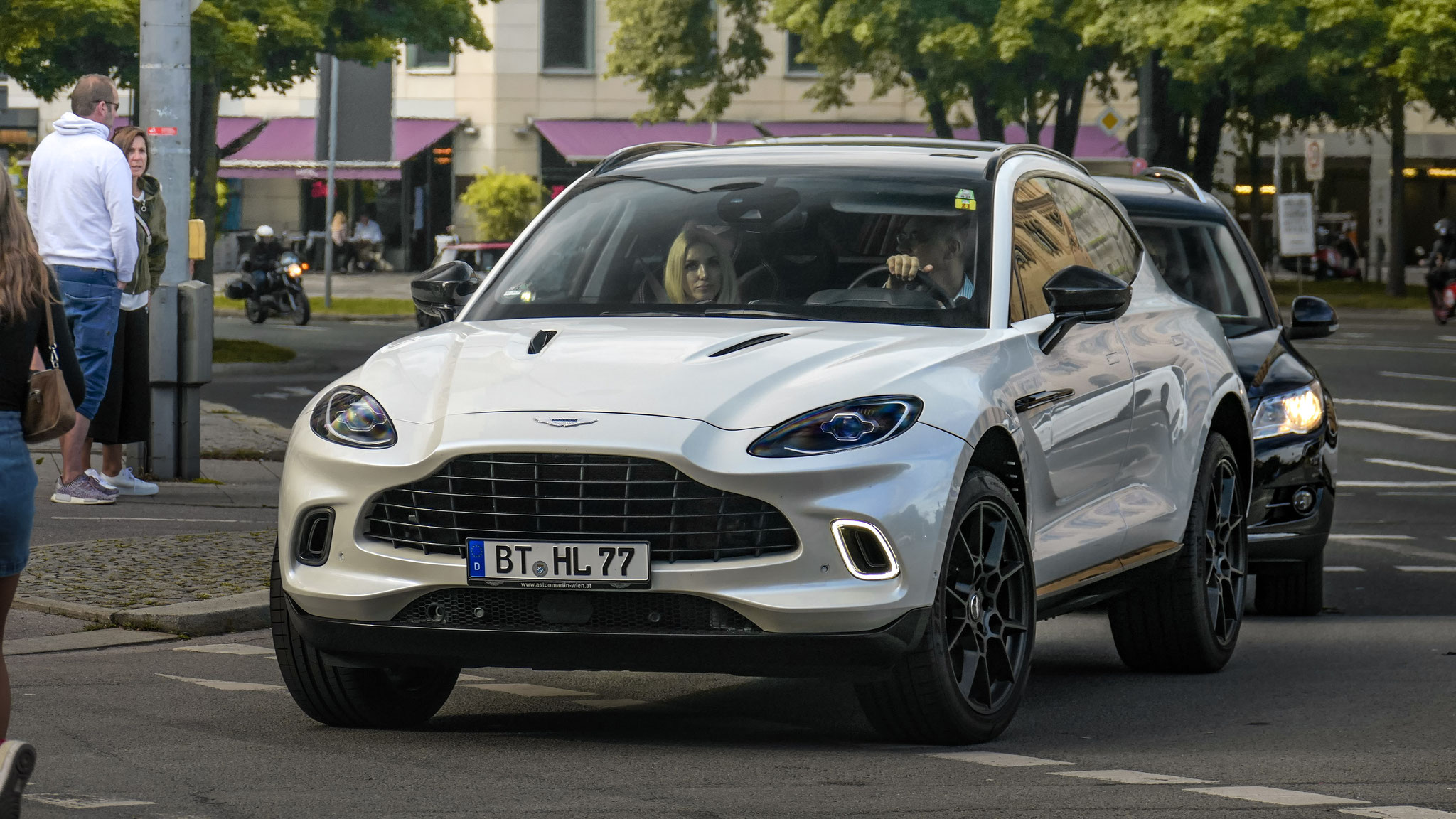 Aston Martin DBX - BT-HL77