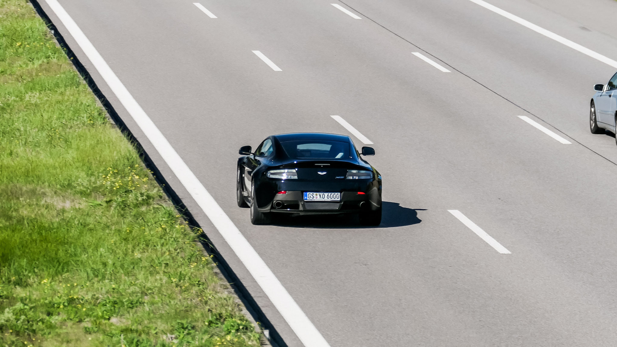 Aston Martin Vantage V8 - GS-XO6000