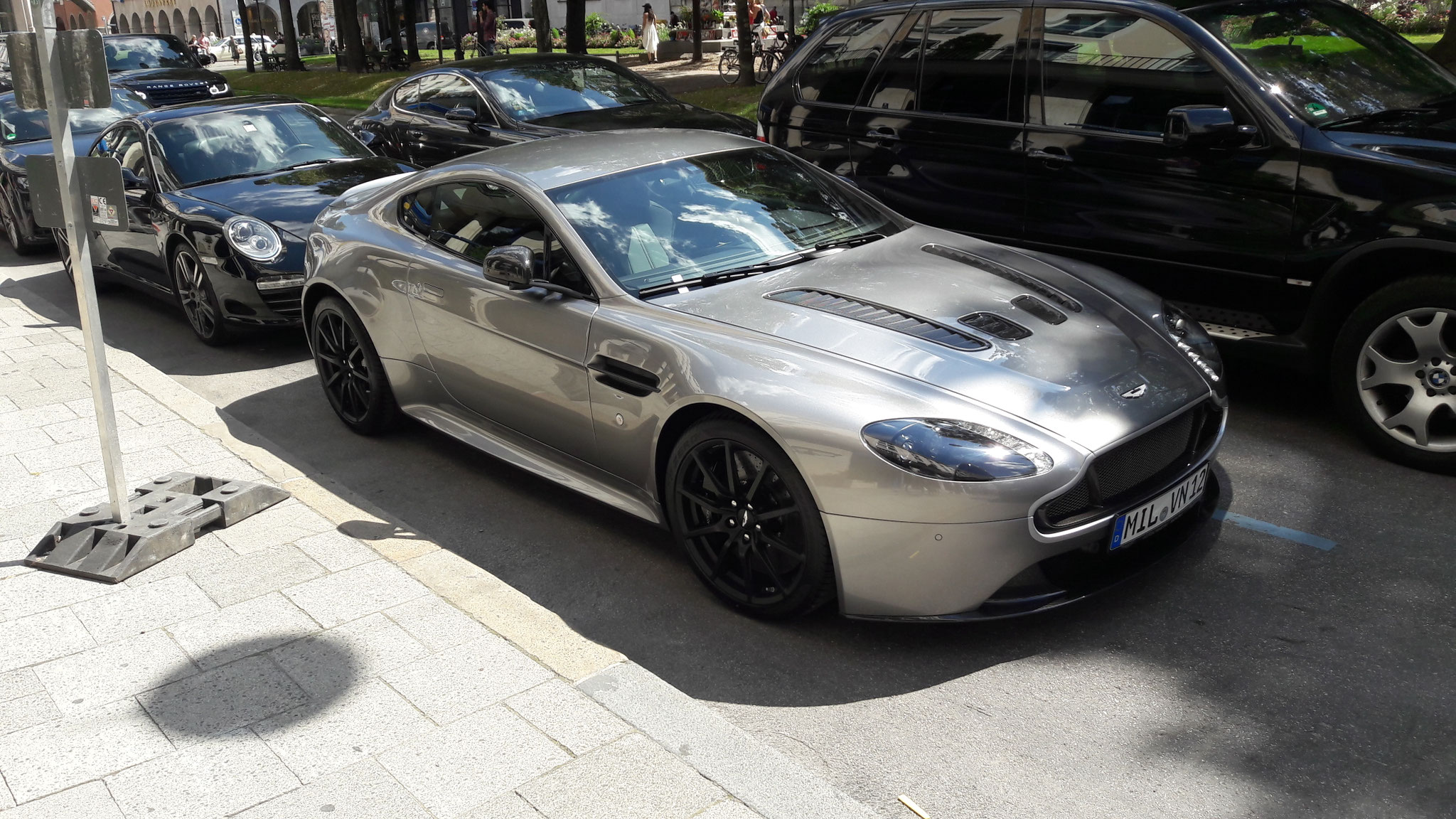 Aston Martin Vantage V12 S - MIL-VN12