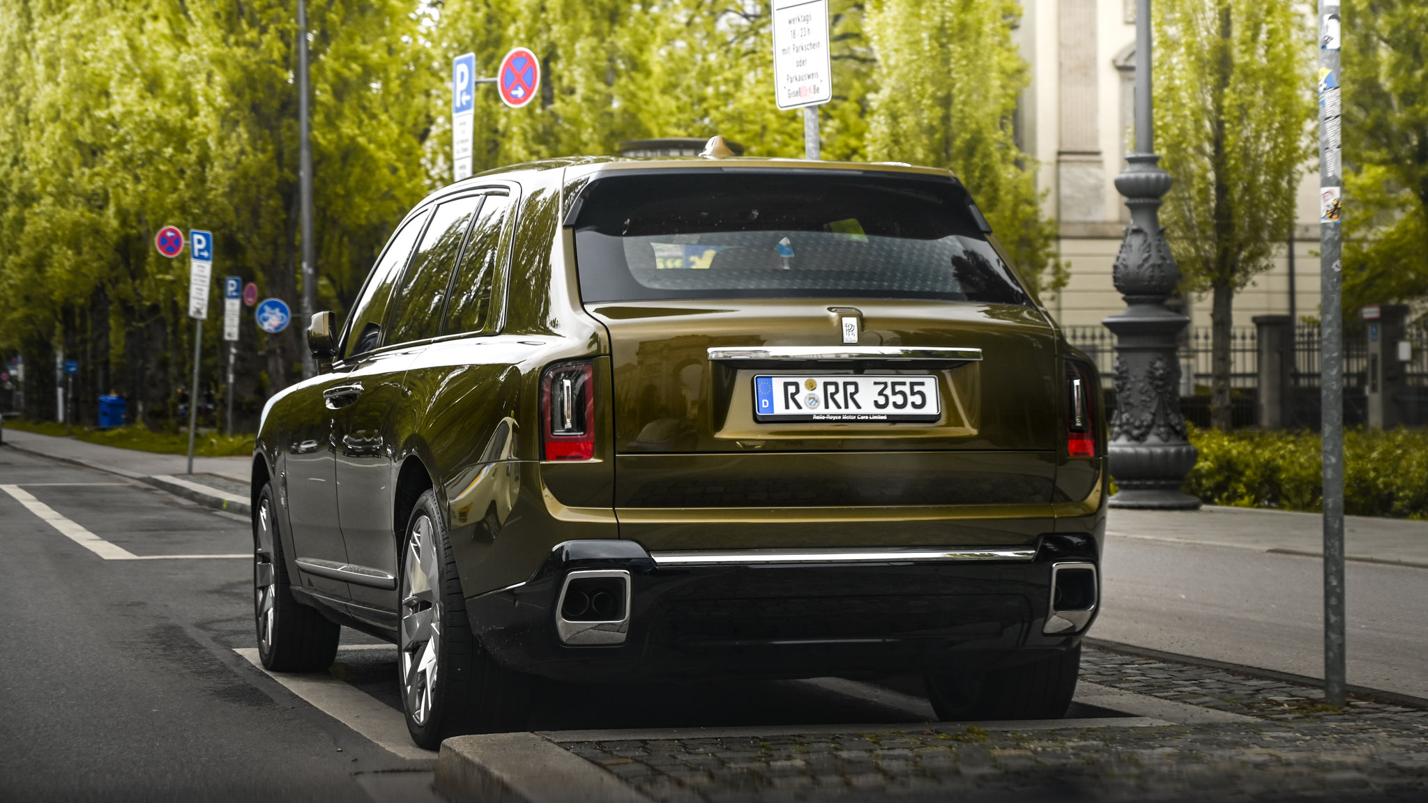 Rolls Royce Cullinan - R-RR355