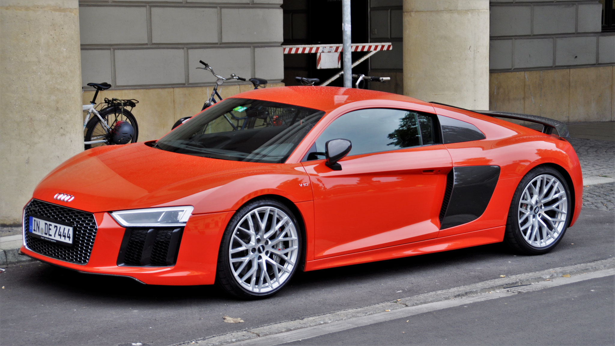 Audi R8 V10 - IN-DE7444