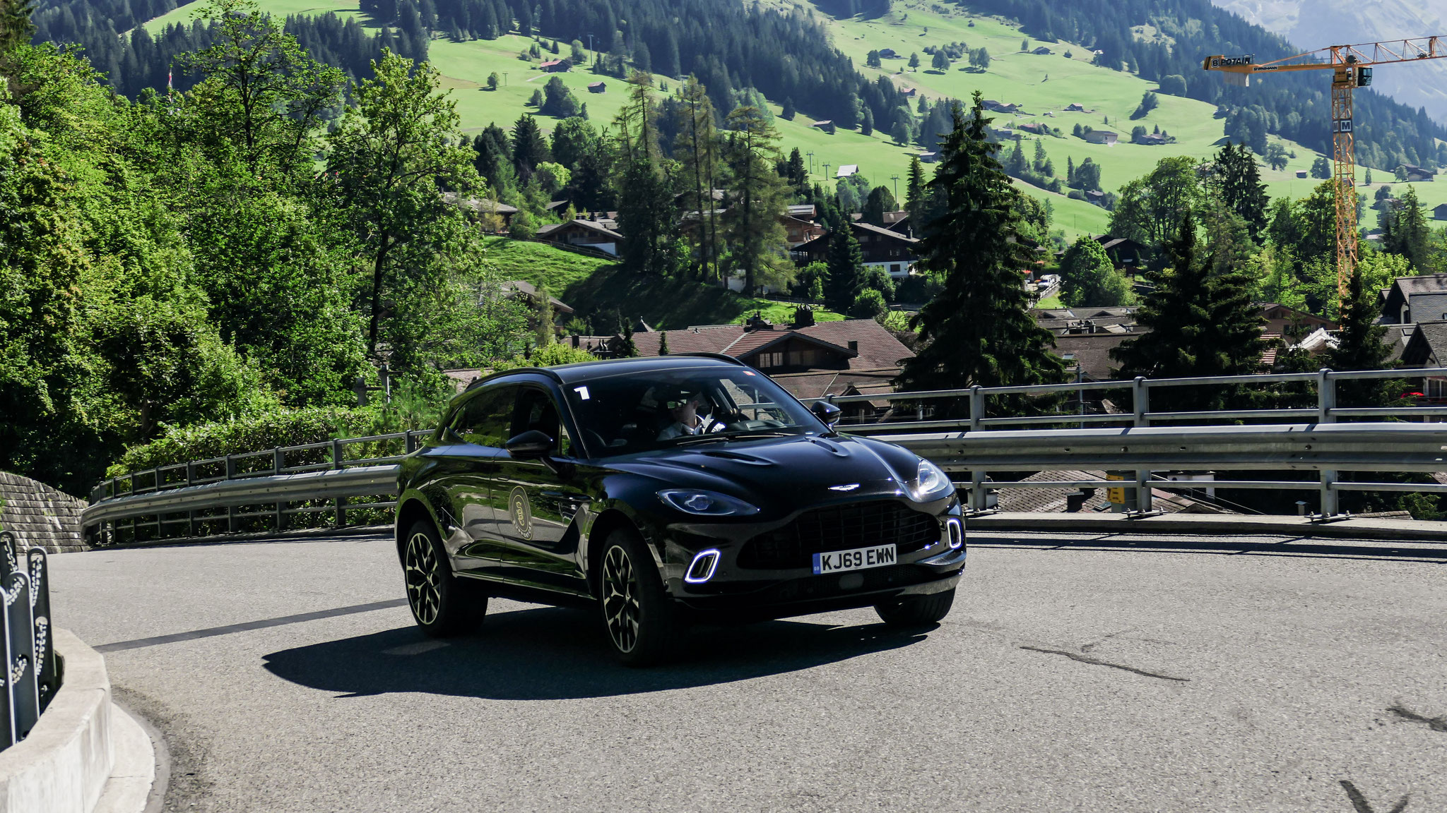 Aston Martin DBX - KJ69EWN (GB)