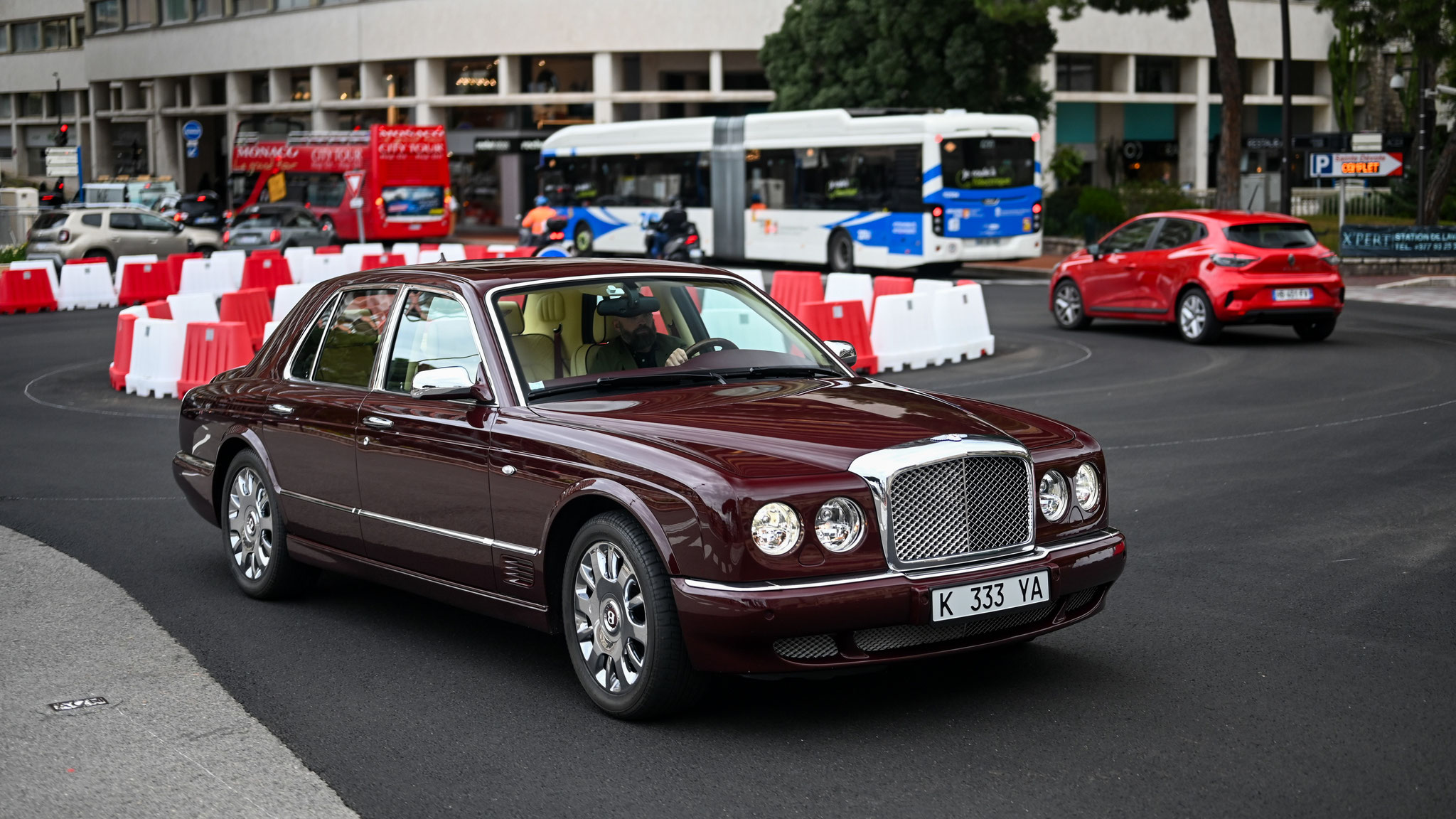 Bentley Arnage - K333YA (UA)