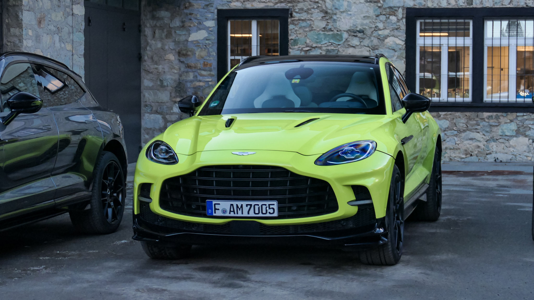 Aston Martin DBX 707 - M-AM7005