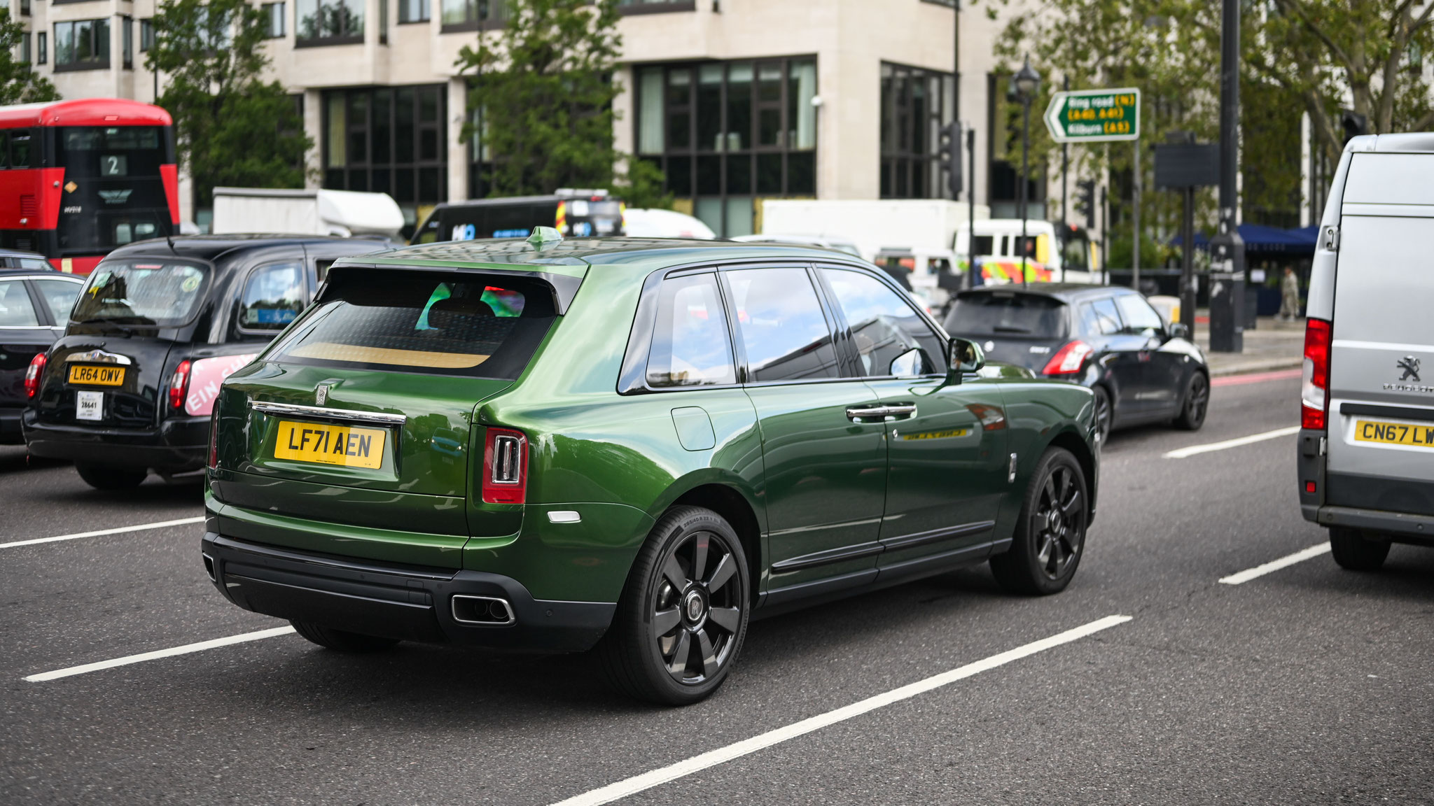 Rolls Royce Cullinan - LF71AEN (GB)