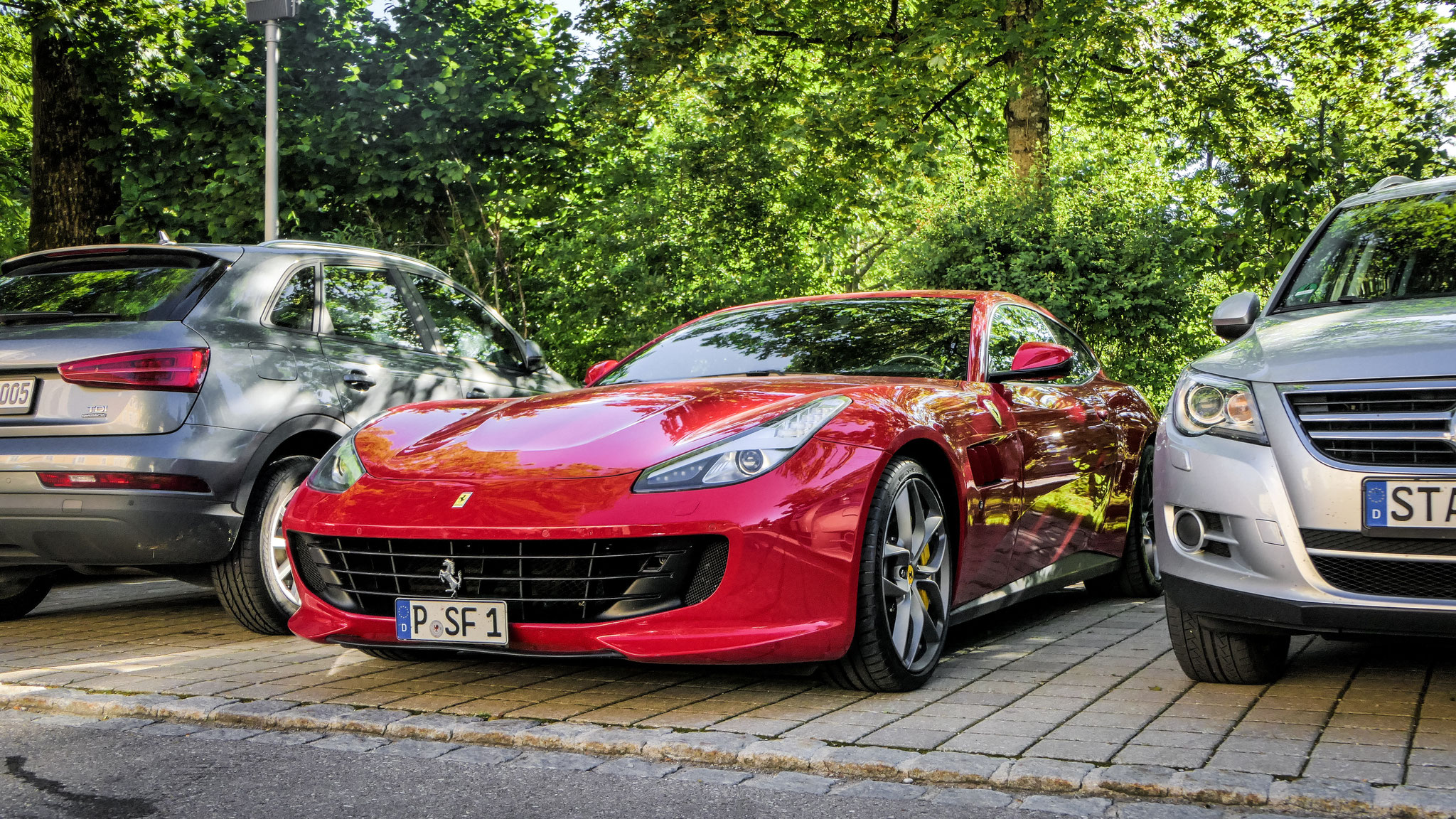 Ferrari GTC4 Lusso - P-SF1