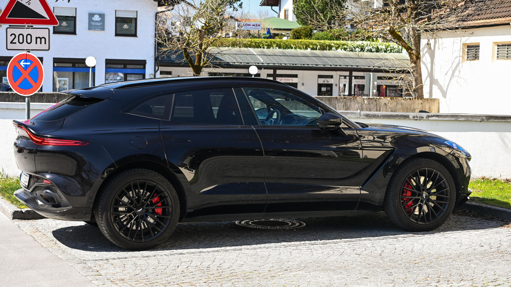 Aston Martin DBX - M-R5504