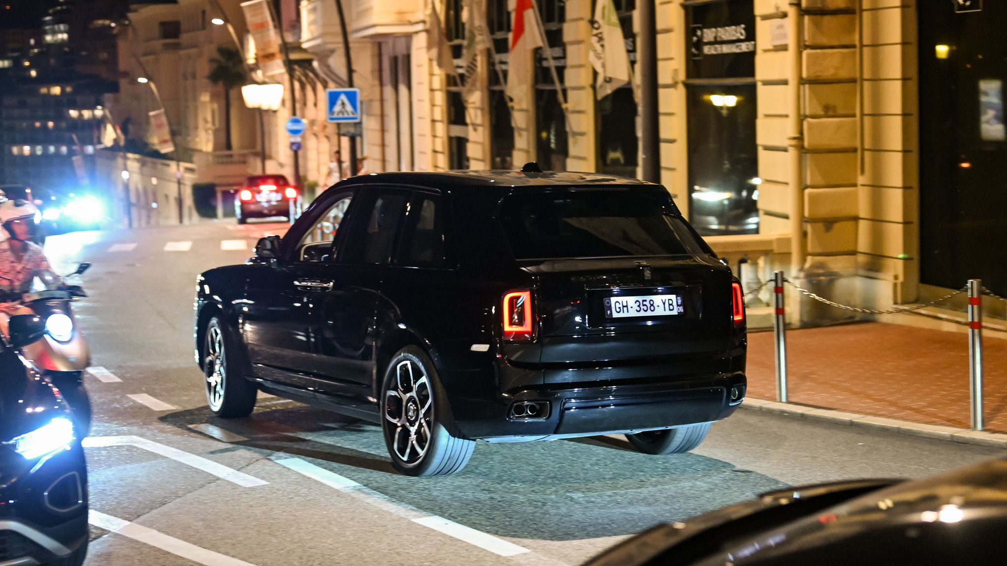 Rolls Royce Cullinan - GH358YB-06 (FRA)