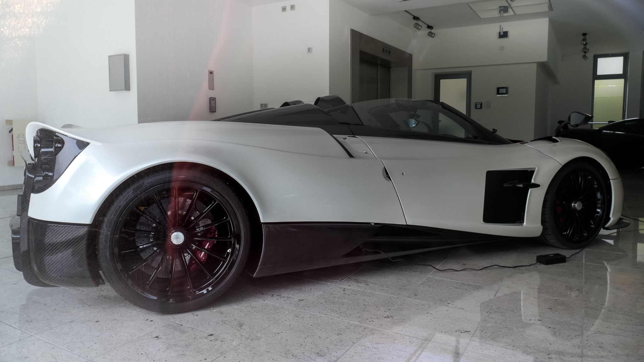 Pagani Huayra Roadster - U2100 (Dubai)