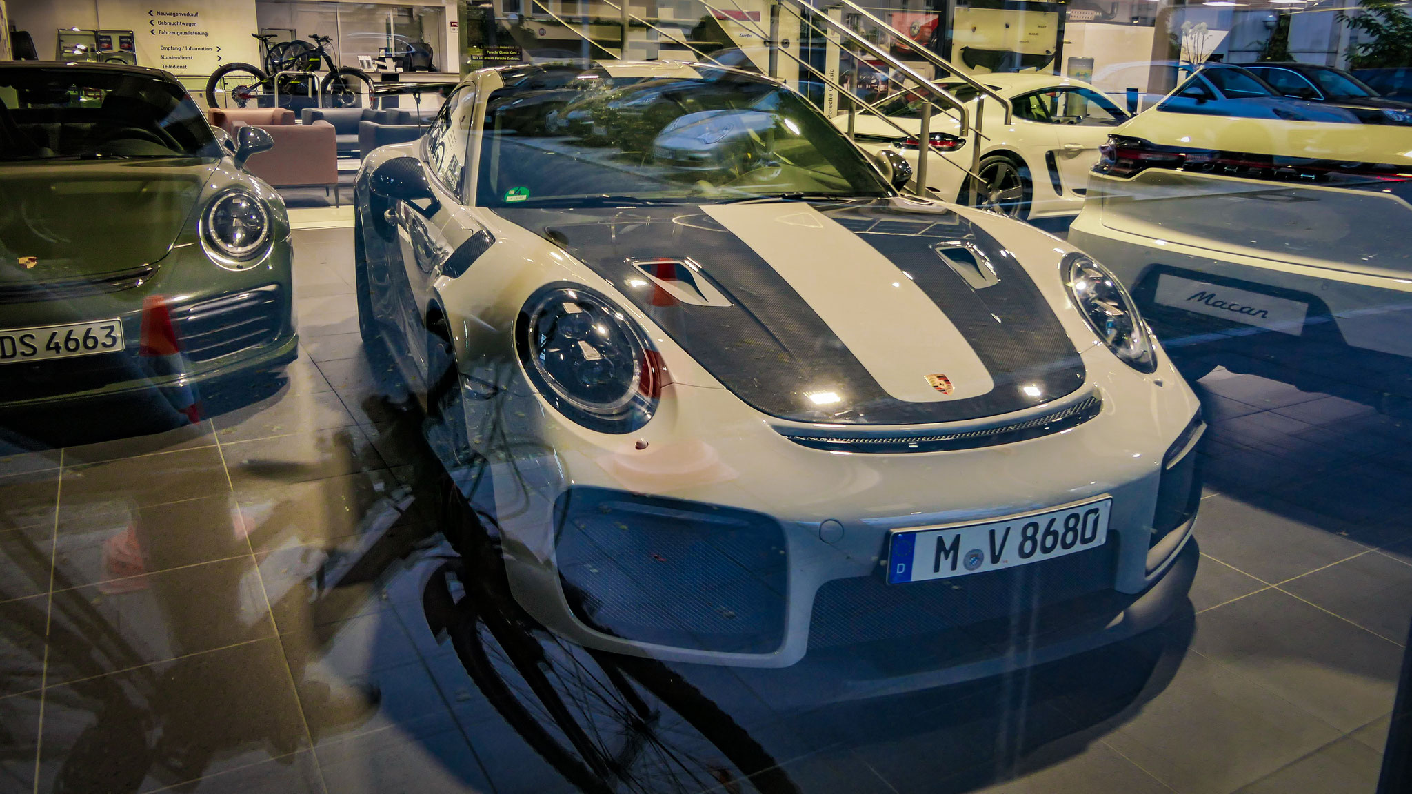 Porsche GT2 RS - M-V8680