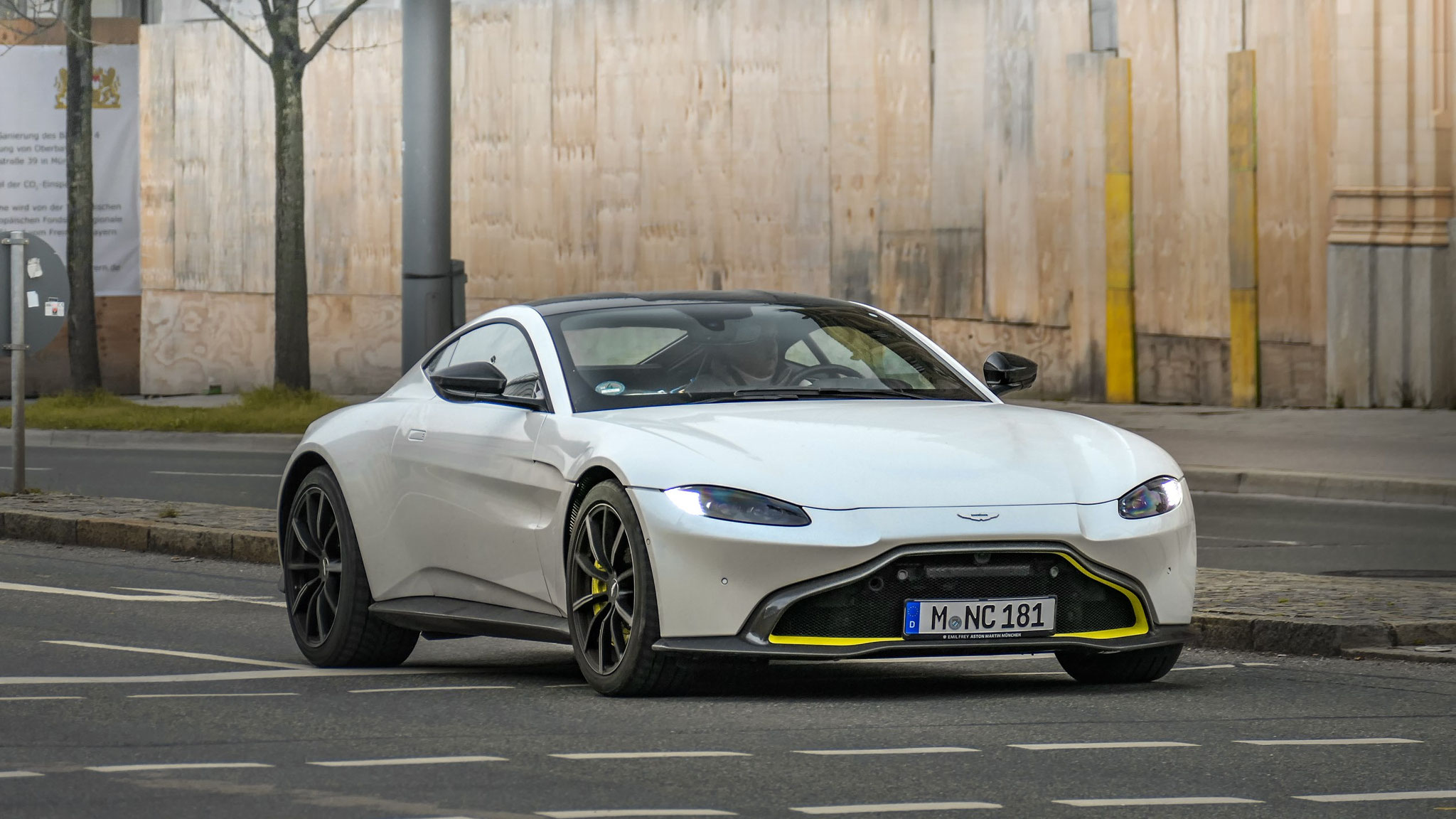 Aston Martin Vantage AMR - M-NC181