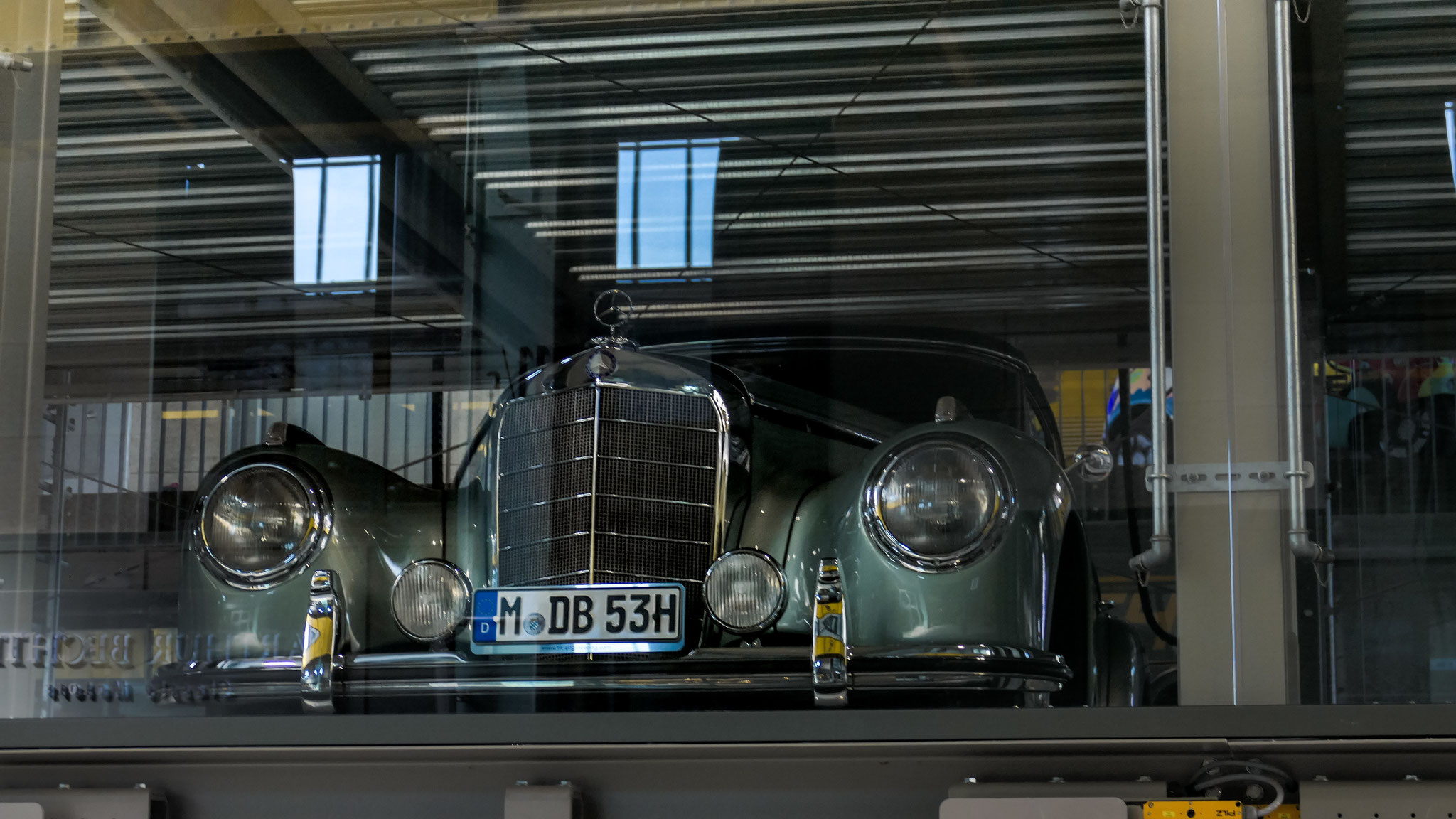 Mercedes 300 S - M-DB53H