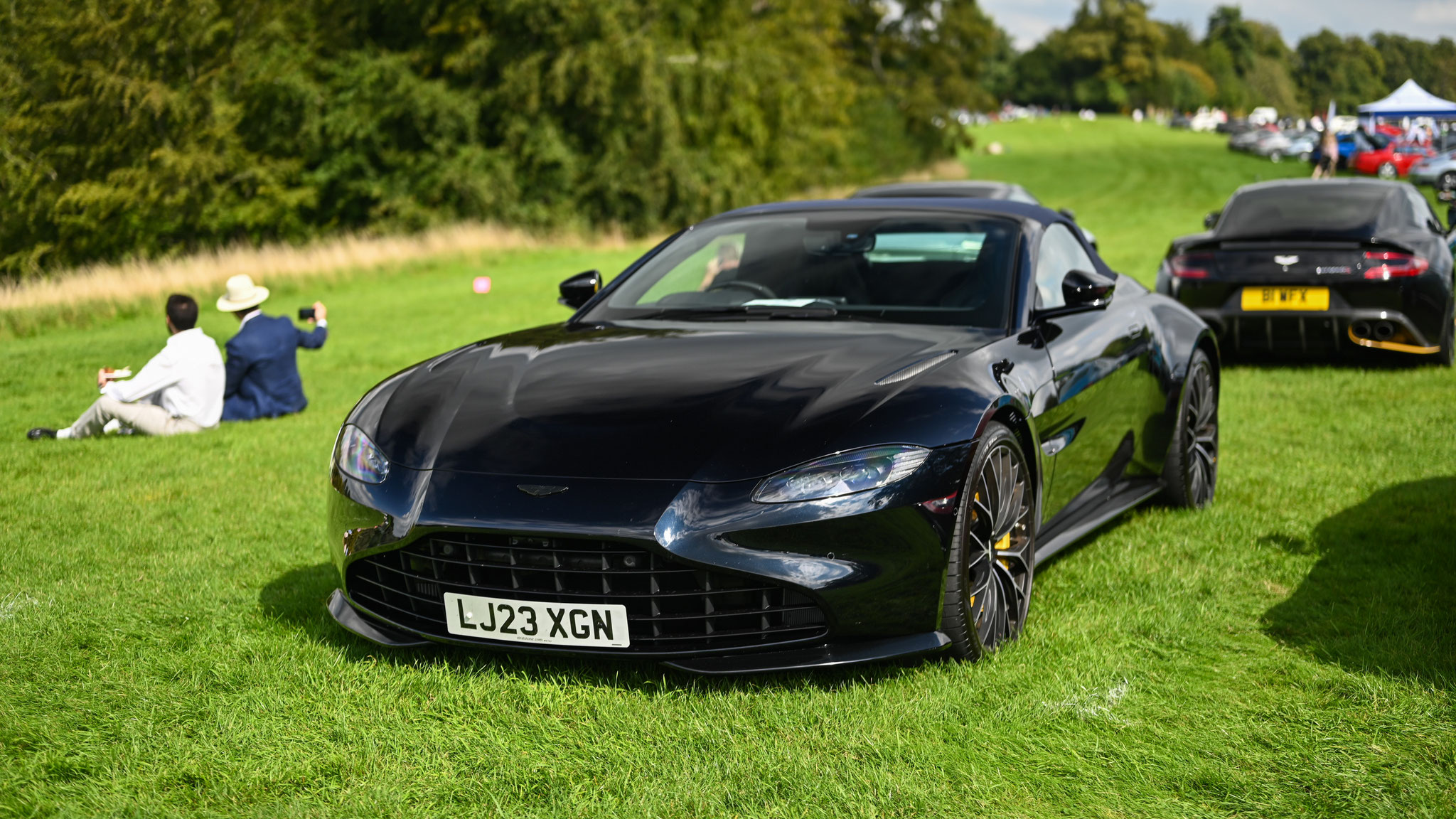 Aston Martin Vantage Volante - LJ23XGN (GB)