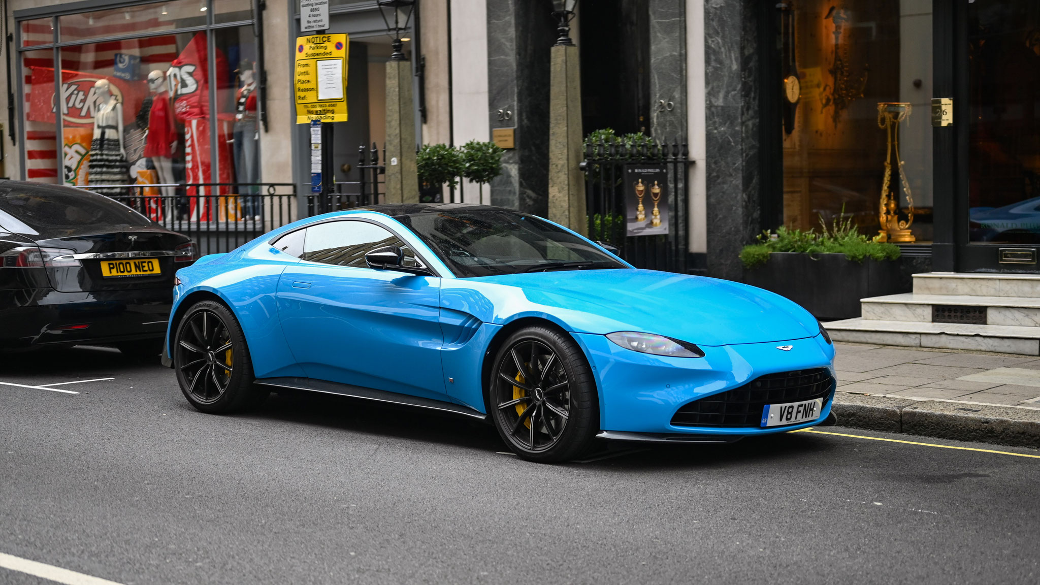 Aston Martin Vantage - V8FNH (GB)